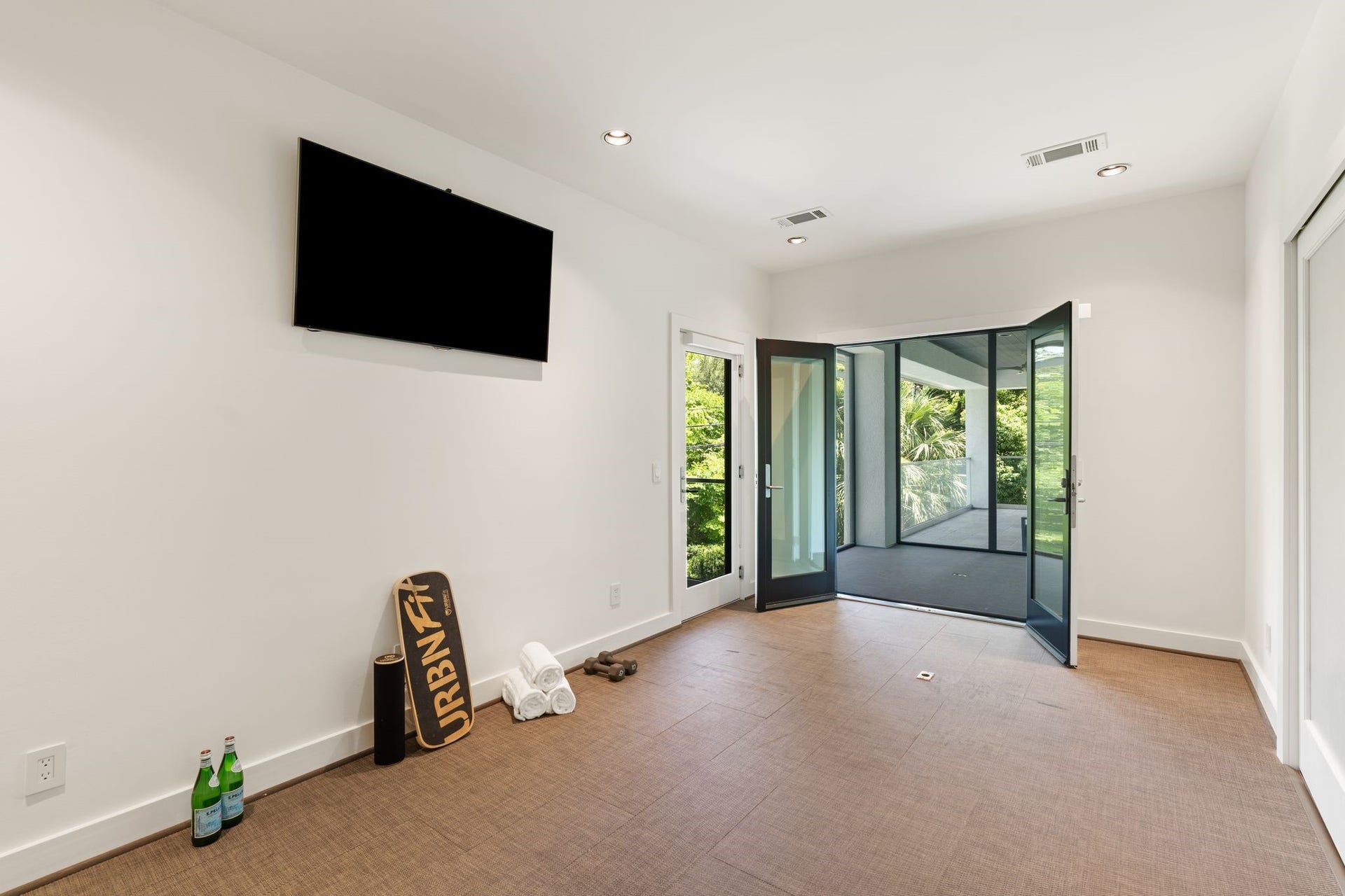 3703 Wroxton Road, West University Place, TX 77005 Dedicated home gym, offering a bright and versatile space for fitness, yoga, or wellness.