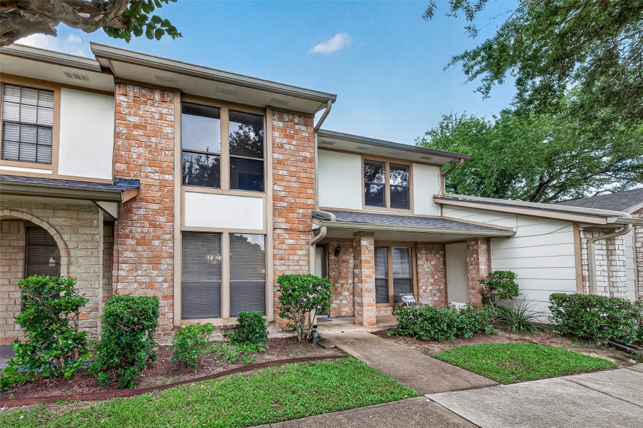 Property photo for 48 T Huxley Lane, Missouri City, TX