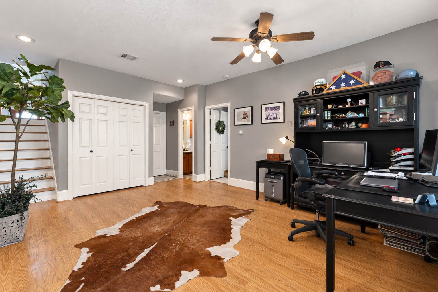 1316 Studer Street, Houston, TX 77007 This wide-angle perspective highlights just how substantial the downstairs game room is, with ample room to entertain or relax. Located behind the double doors, is the convenient laundry closet with room for full size washer and dryer.