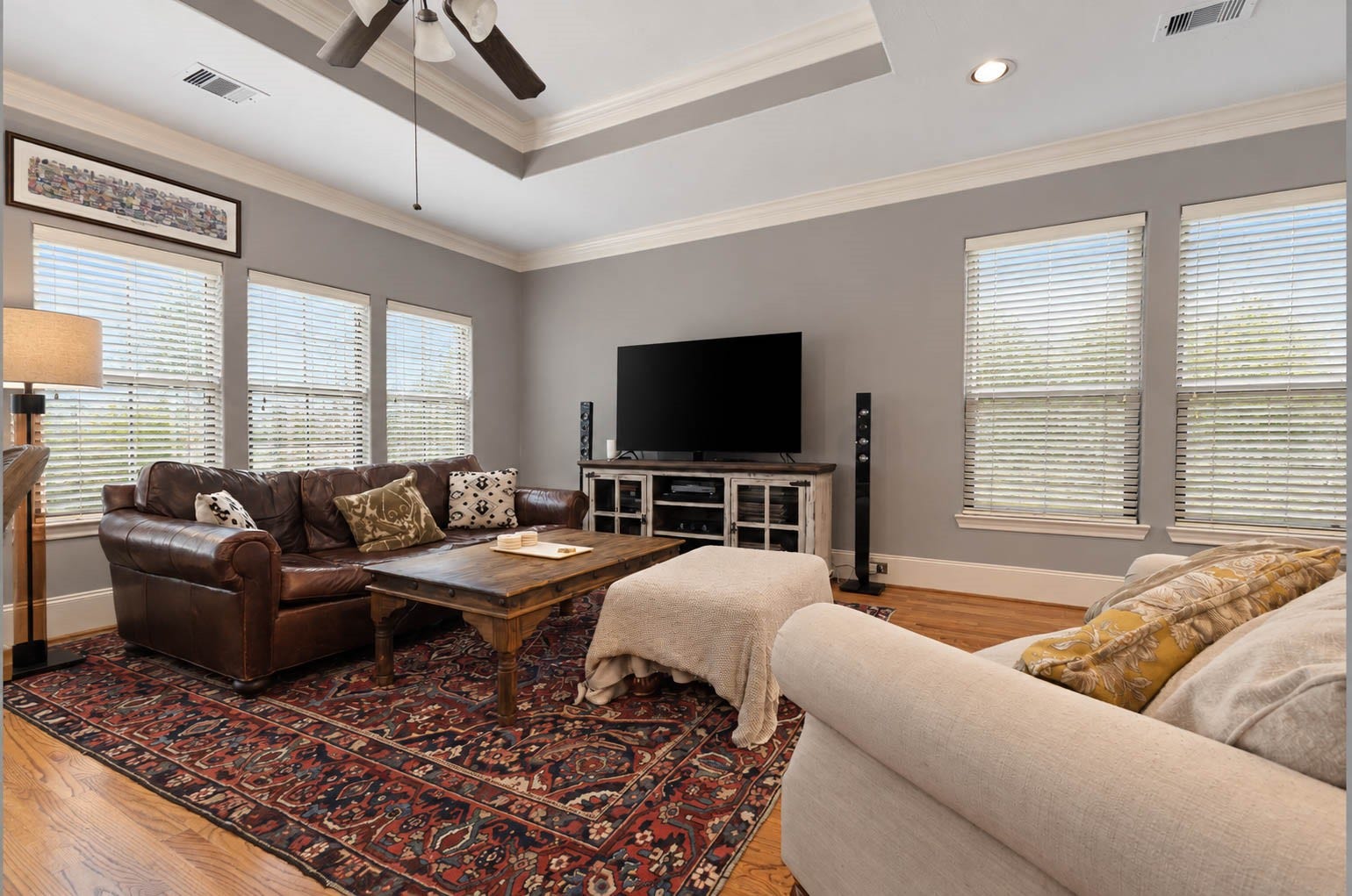 1316 Studer Street, Houston, TX 77007 The expansive 2nd-floor family room is beautifully appointed with gleaming wood flooring, crown molding, a high tray ceiling with fan, recessed lighting, & an abundance of natural light from many large windows.