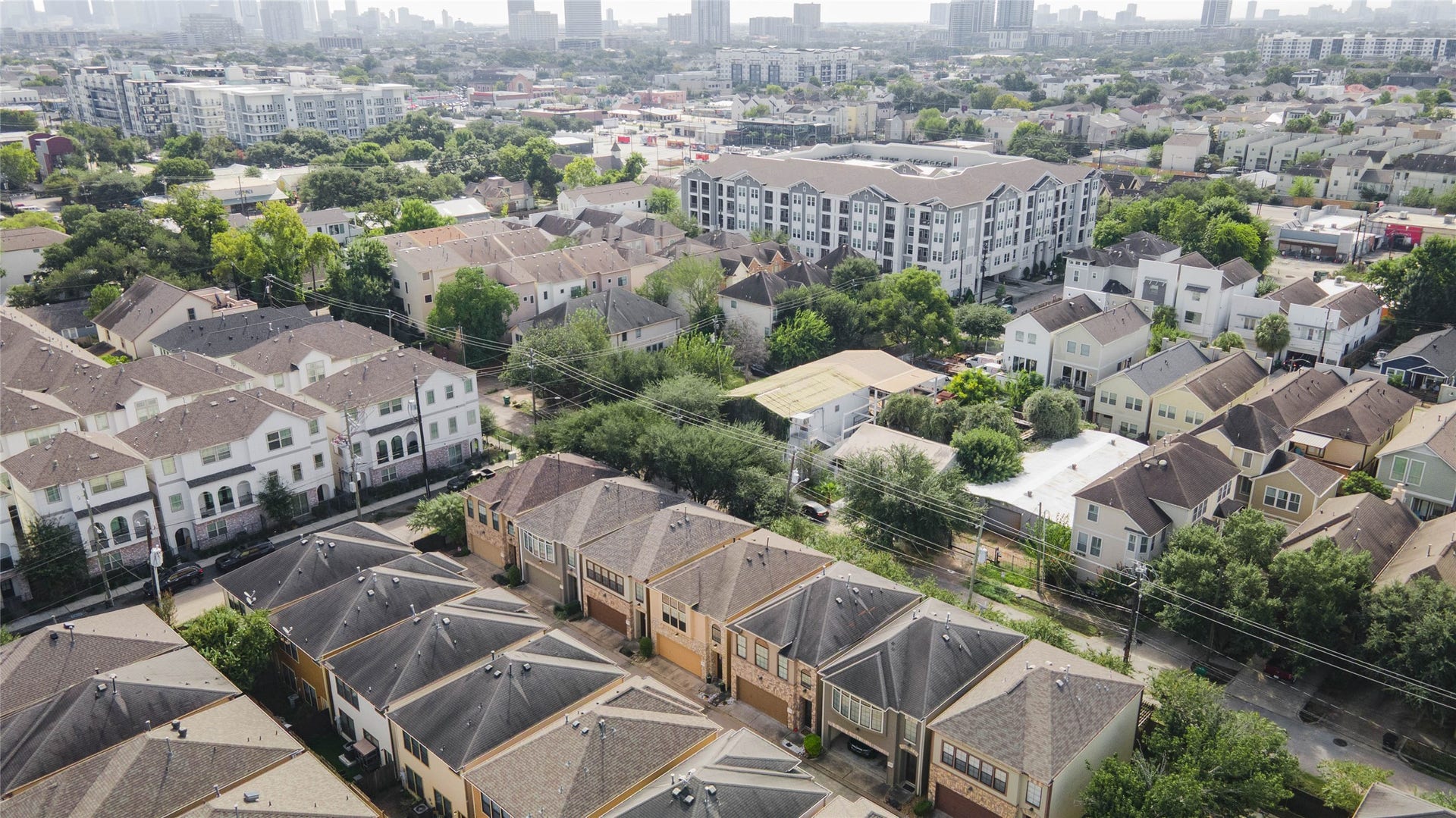 1316 Studer Street, Houston, TX 77007 An angled aerial view offers a closer look at the rows of residences within the community, highlighting the cohesive architecture and intimate residential layout surrounding 1316 Studer.