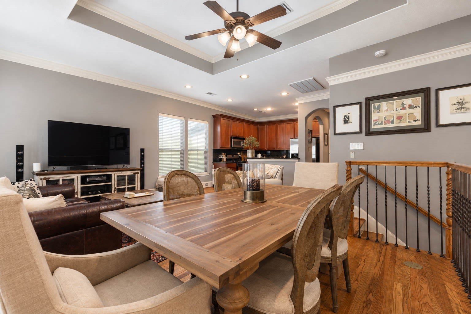 1316 Studer Street, Houston, TX 77007 Its open placement takes full advantage of the natural light and allows conversation to flow easily between the dining, living, and kitchen spaces.