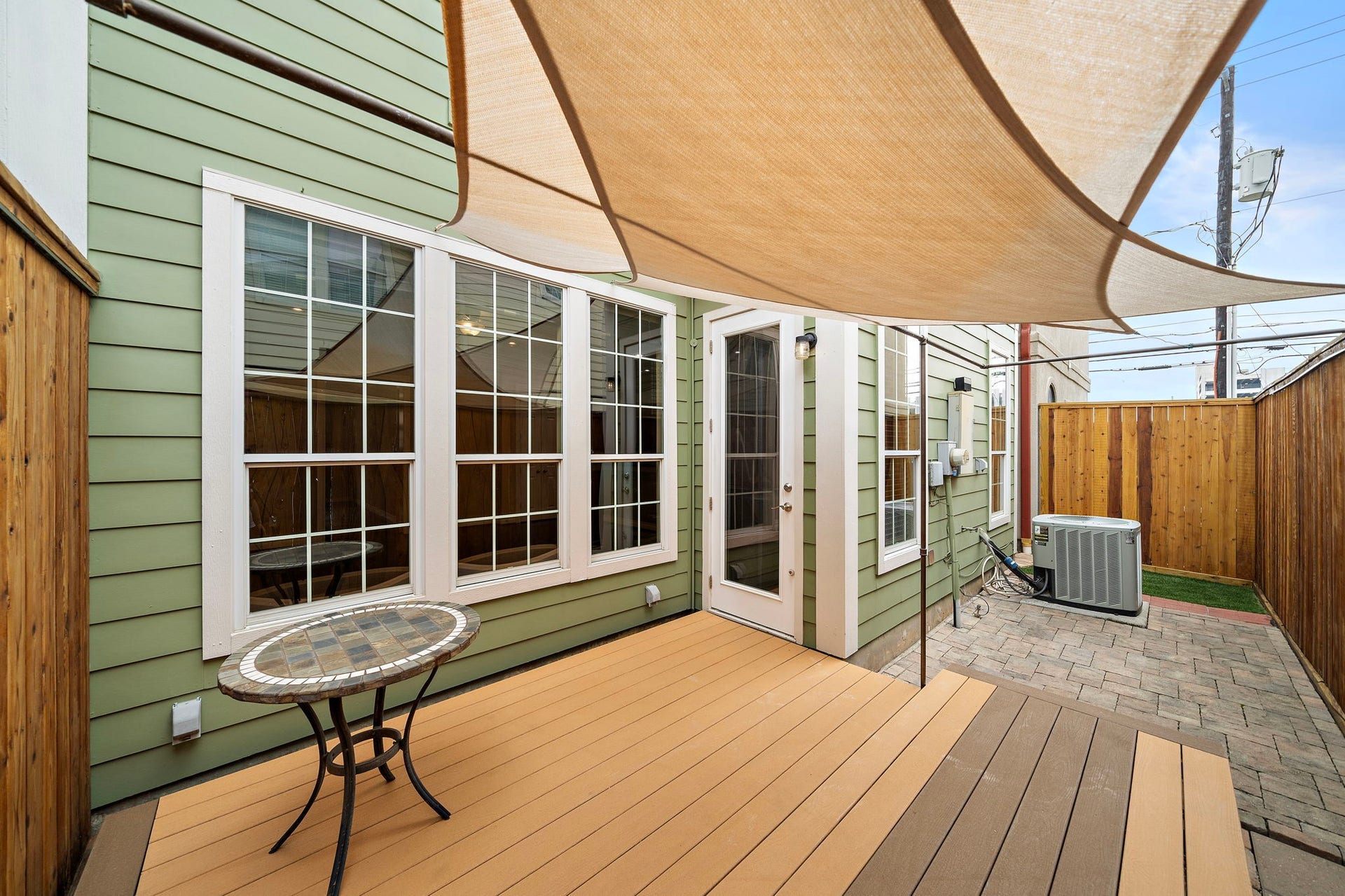 2927 Clinton Drive, Houston, TX 77020
