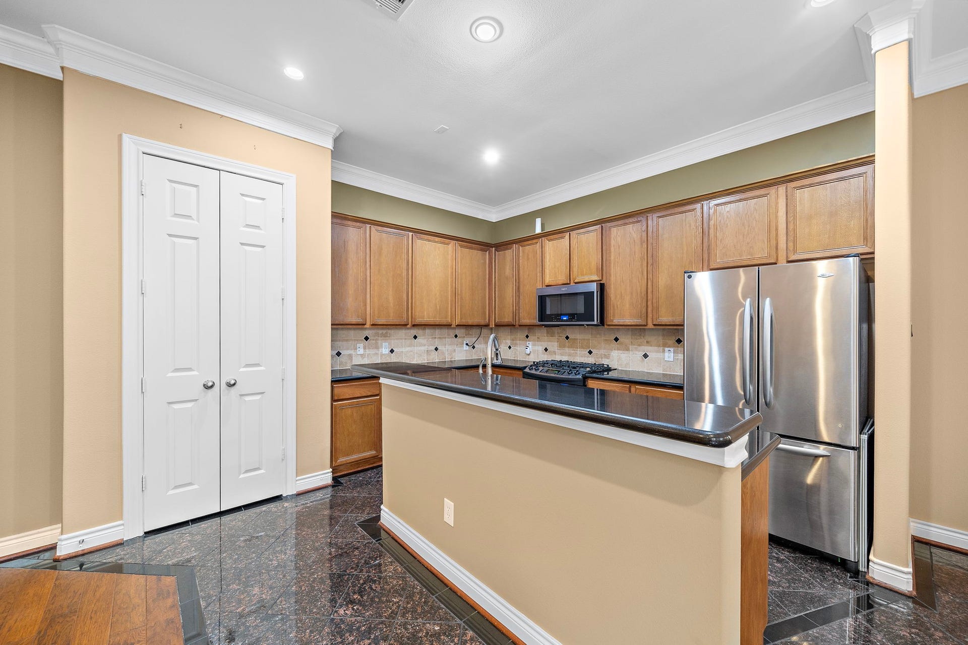 2927 Clinton Drive, Houston, TX 77020