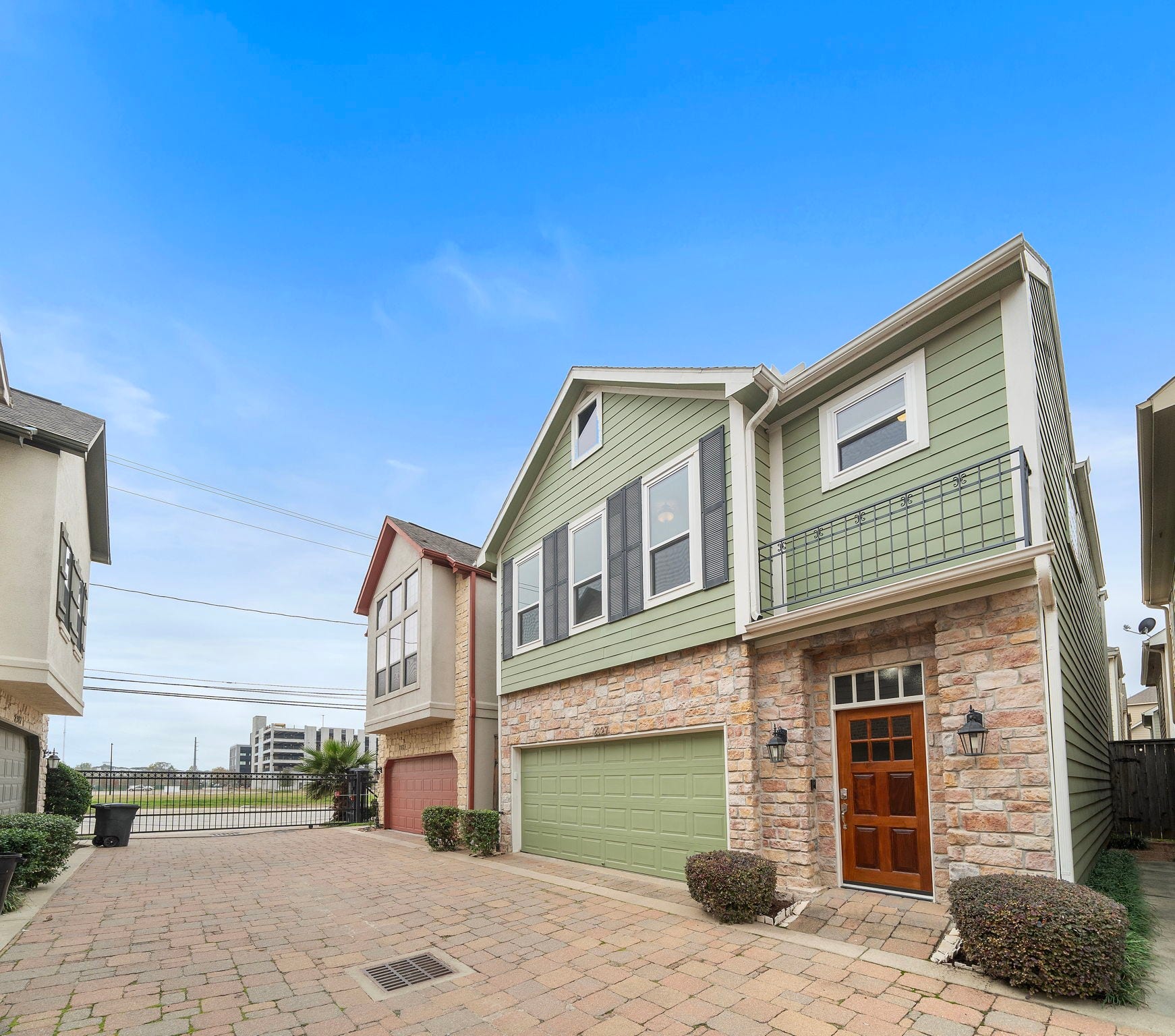 2927 Clinton Drive, Houston, TX 77020