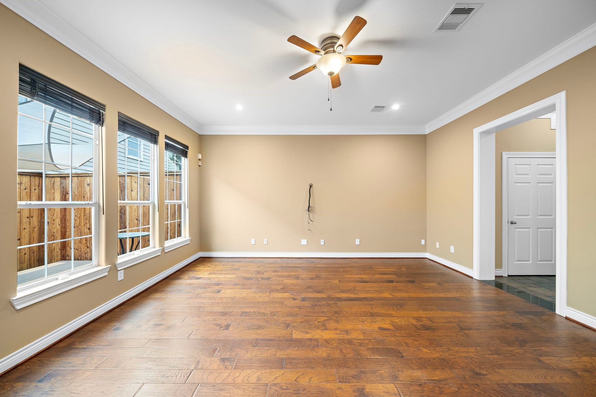 2927 Clinton Drive, Houston, TX 77020