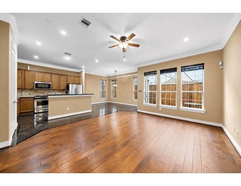 2927 Clinton Drive, Houston, TX 77020