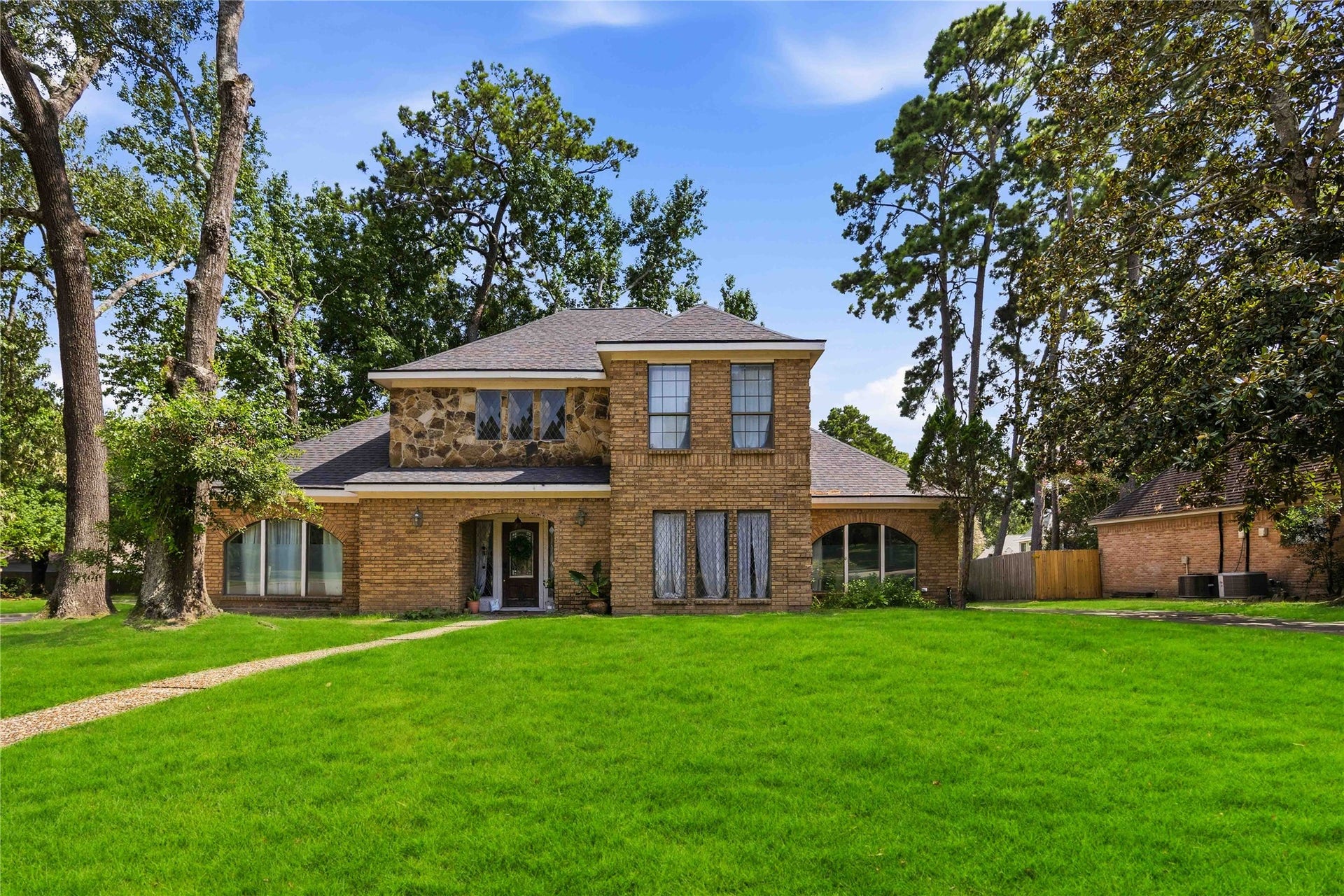 5422 Windy Lake Drive, Houston, TX 77345