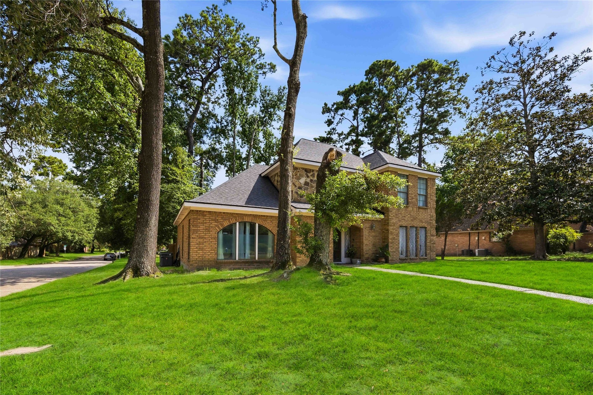 5422 Windy Lake Drive, Houston, TX 77345