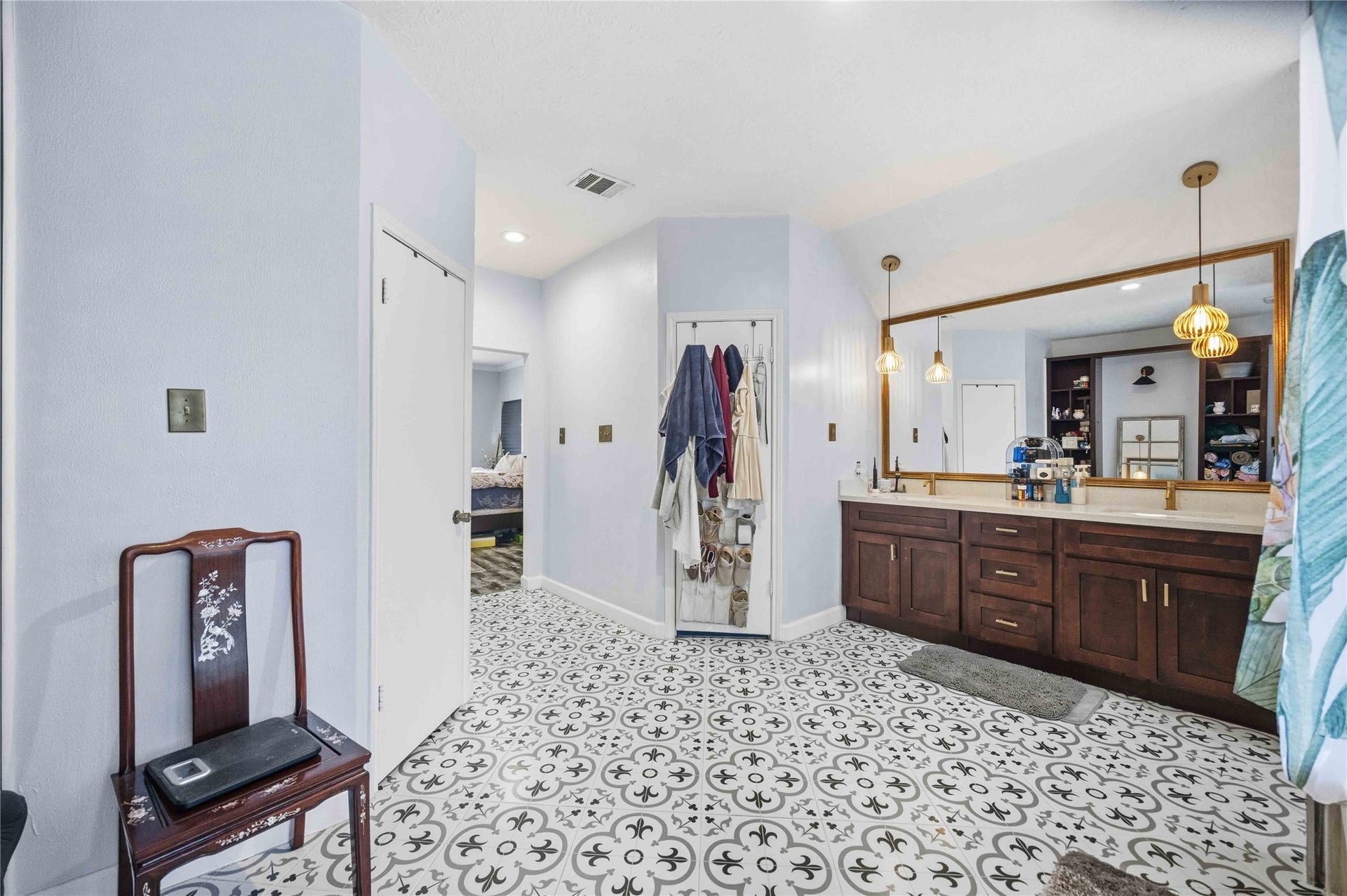5422 Windy Lake Drive, Houston, TX 77345