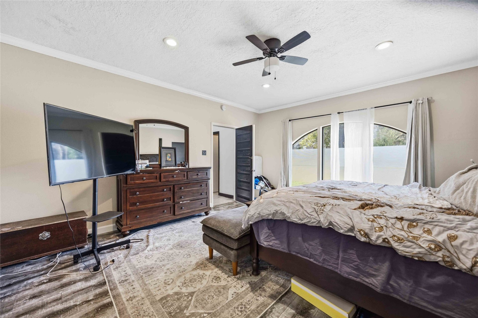 5422 Windy Lake Drive, Houston, TX 77345