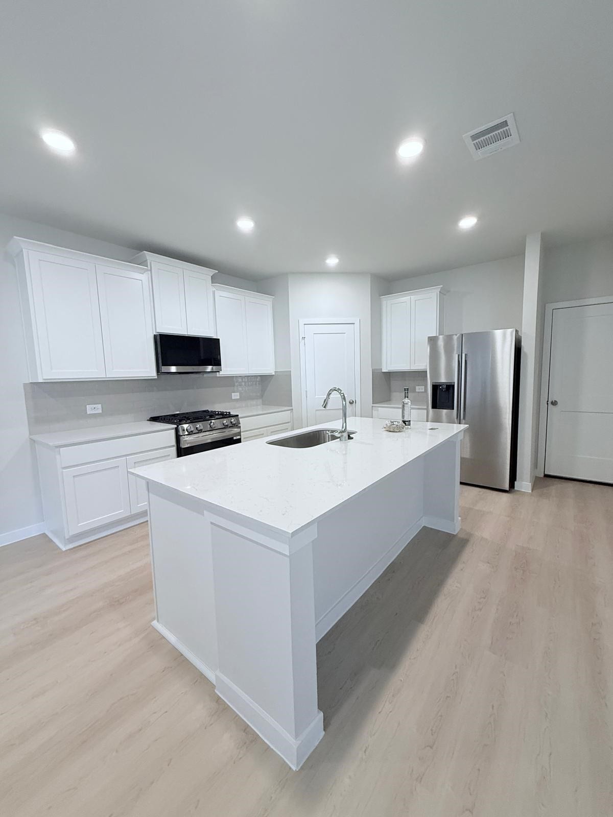8011 Heroes Hall Drive, Magnolia, TX 77354