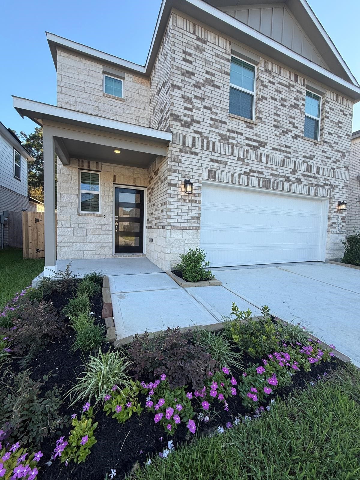 8011 Heroes Hall Drive, Magnolia, TX 77354
