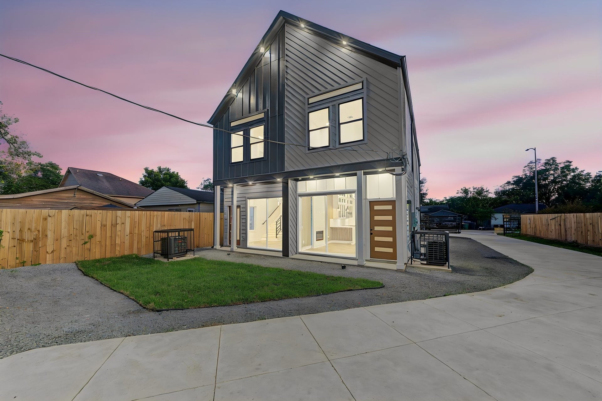 5109 Higgins Street, Houston, TX 77033 5109 Higgins Street, Houston, TX 77033