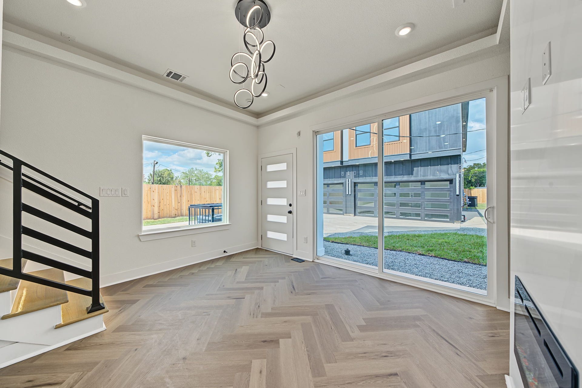 5109 Higgins Street, Houston, TX 77033 5109 Higgins Street, Houston, TX 77033