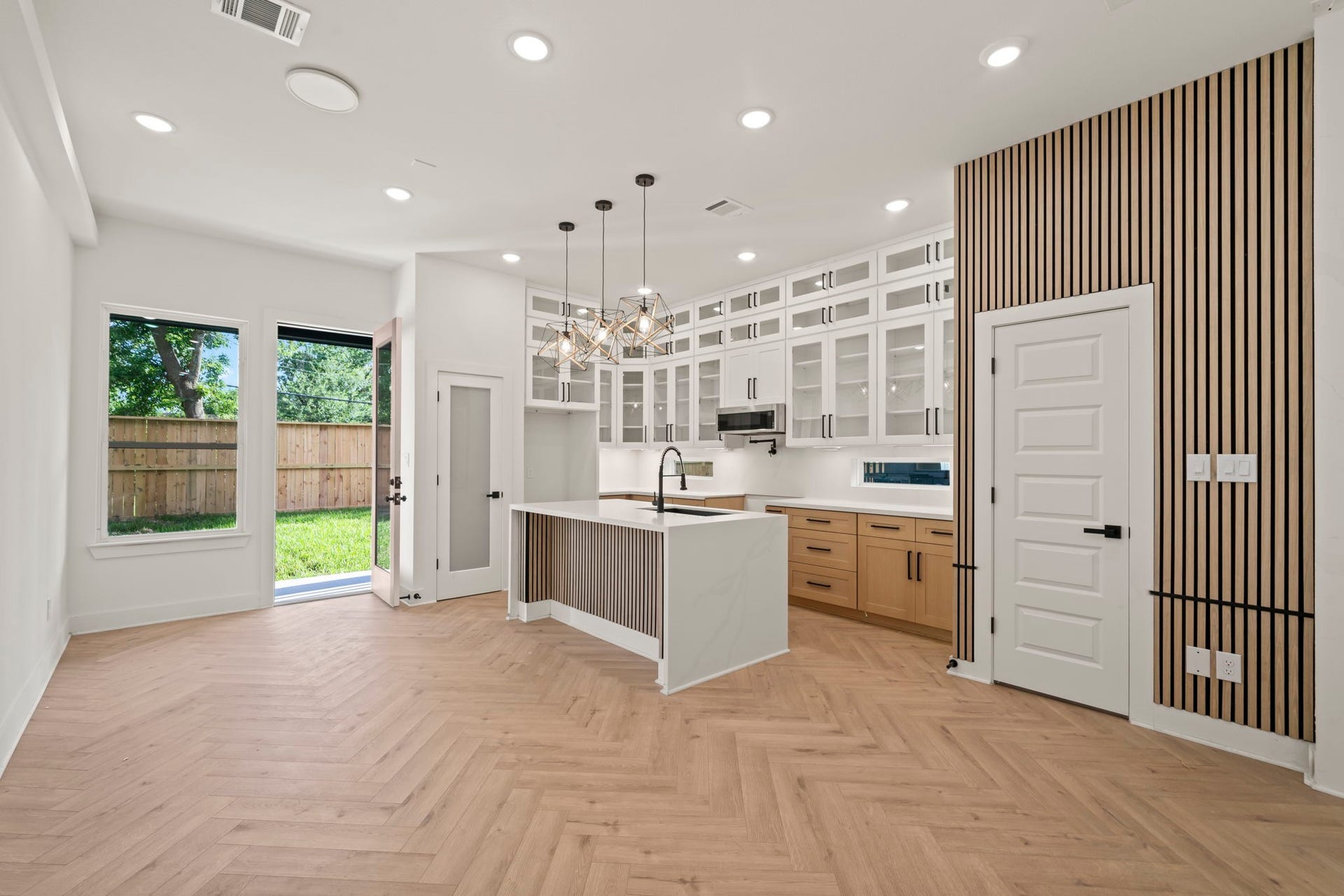 5109 Higgins Street, Houston, TX 77033 5109 Higgins Street, Houston, TX 77033