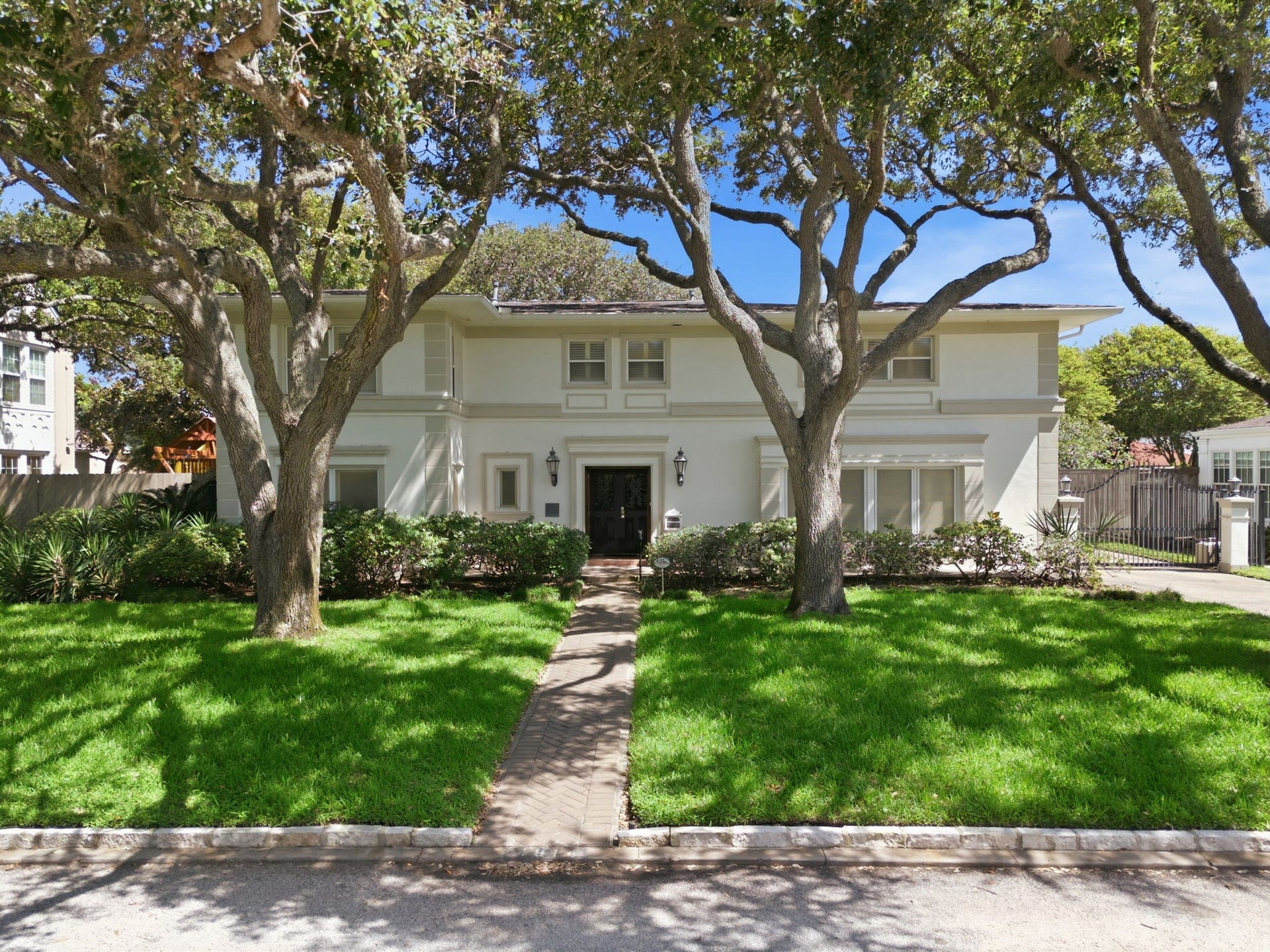 4814 Denver Drive, Galveston, TX 77551 3 Mature Oak Trees