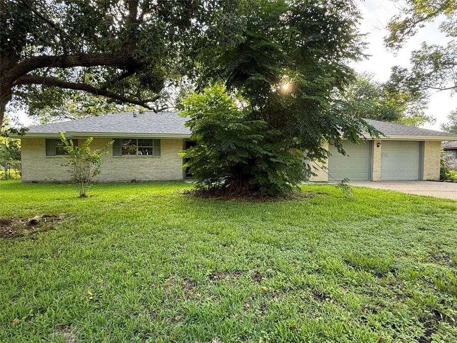 Property photo for 1704 Jones Street, Alvin, TX