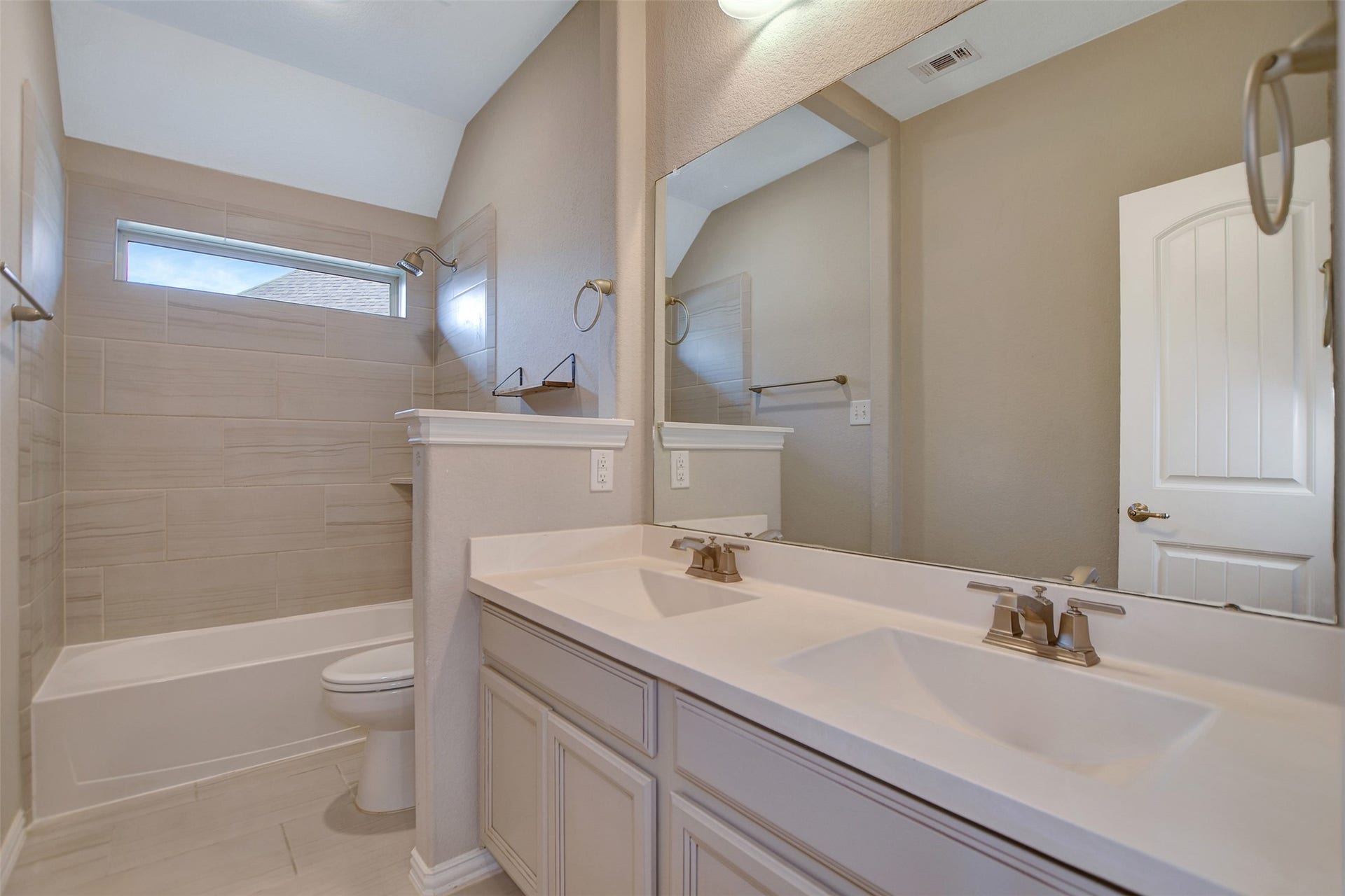 23623 San Ricci Court, Richmond, TX 77406 Large secondary bathroom.