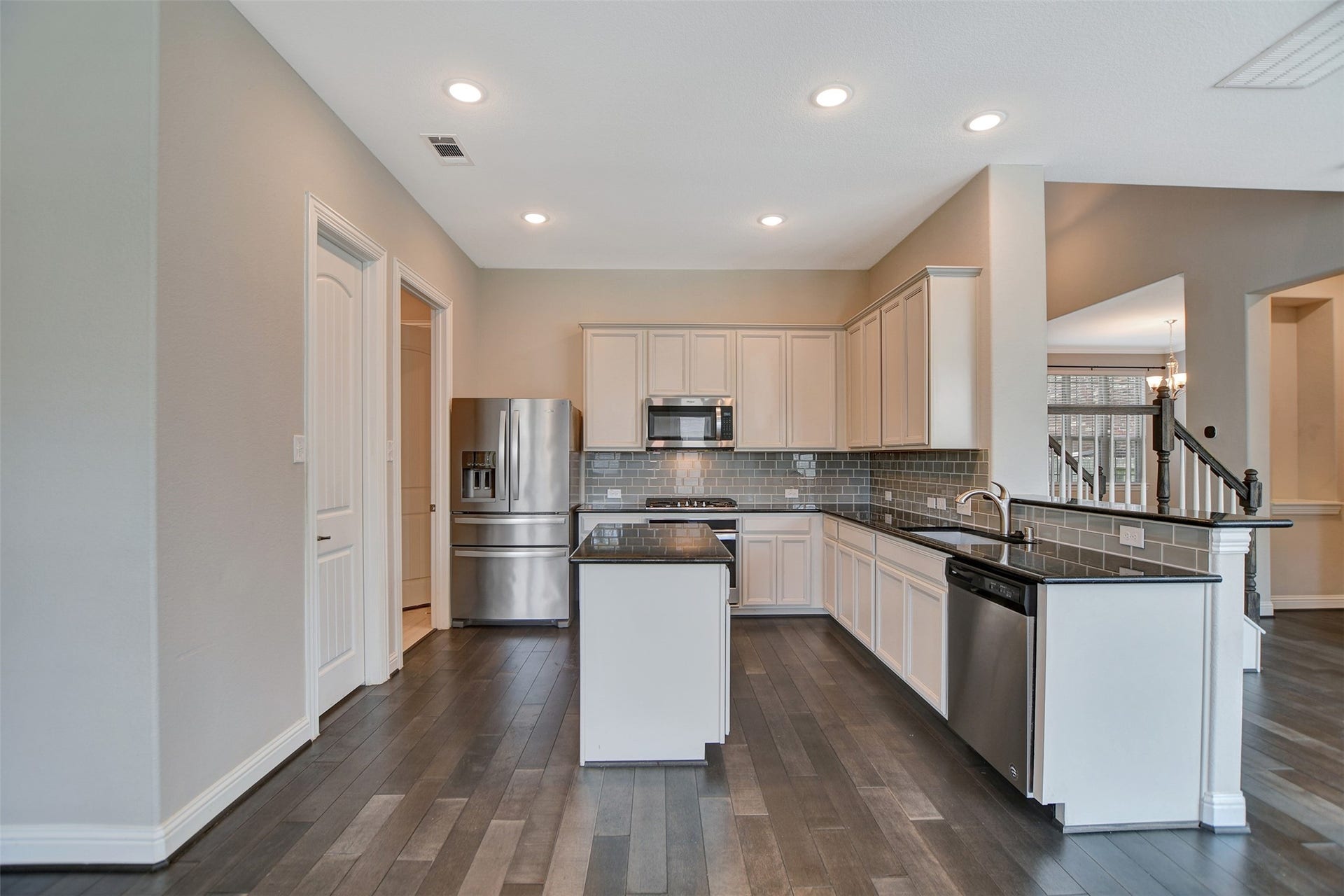 23623 San Ricci Court, Richmond, TX 77406 Large and spacious kitchen for all your entertaining needs.