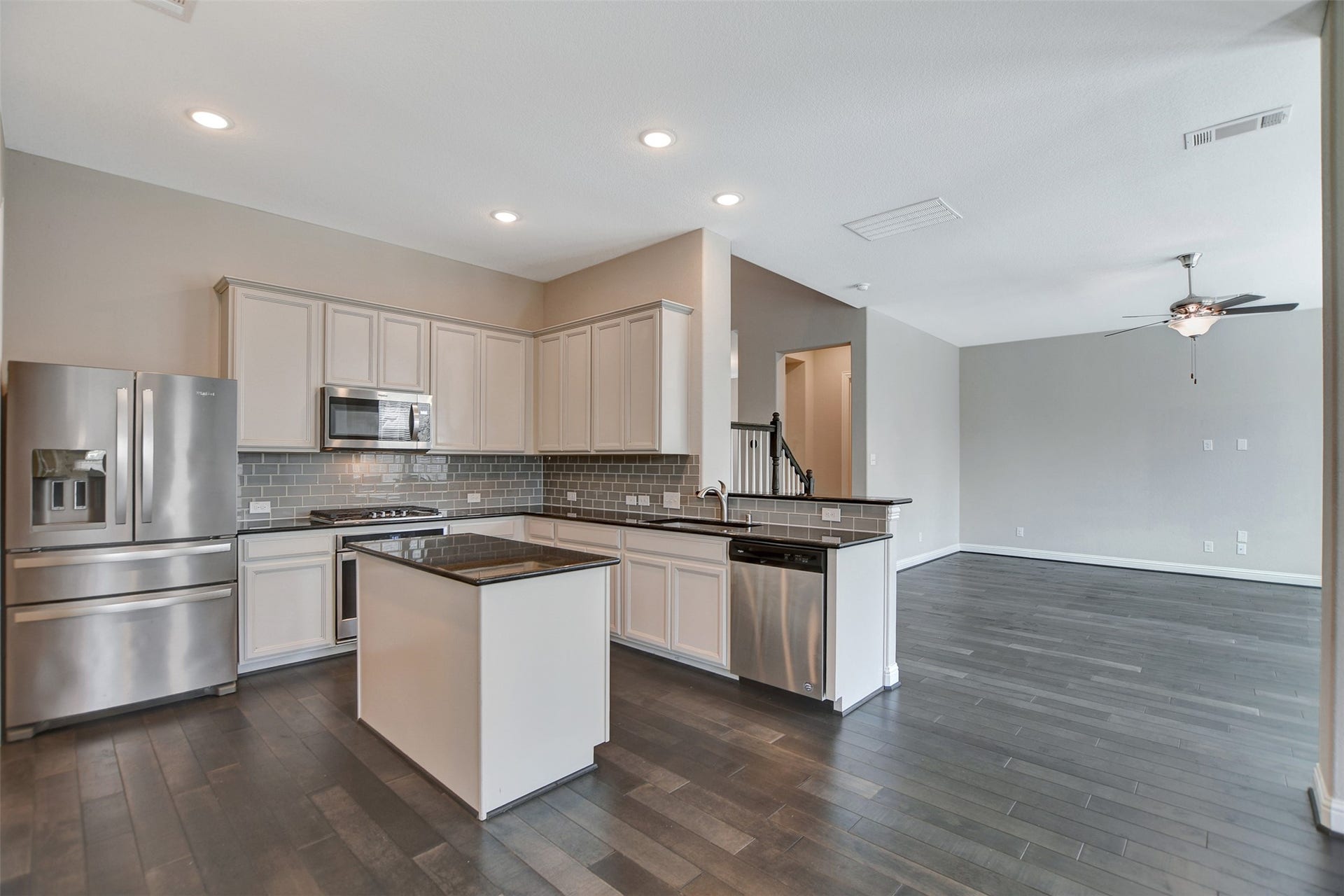 23623 San Ricci Court, Richmond, TX 77406 Gourmet granite island kitchen with SS built-in appliances and breakfast nook.
