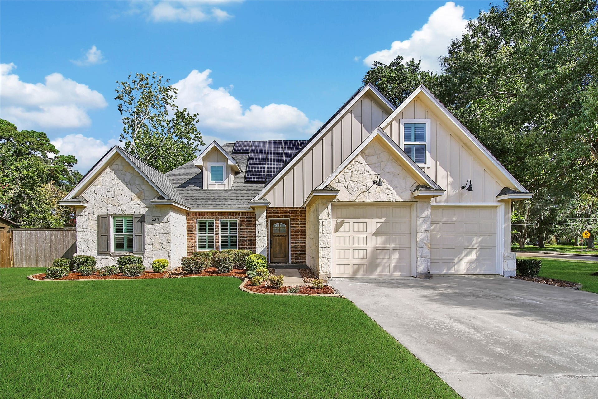 237 Any Way Street, Lake Jackson, TX 77566