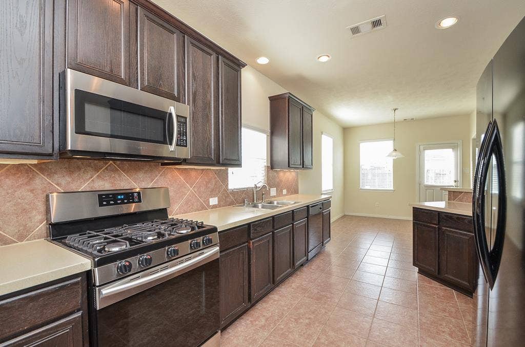 2827 Lakecrest Forest Drive, Katy, TX 77493