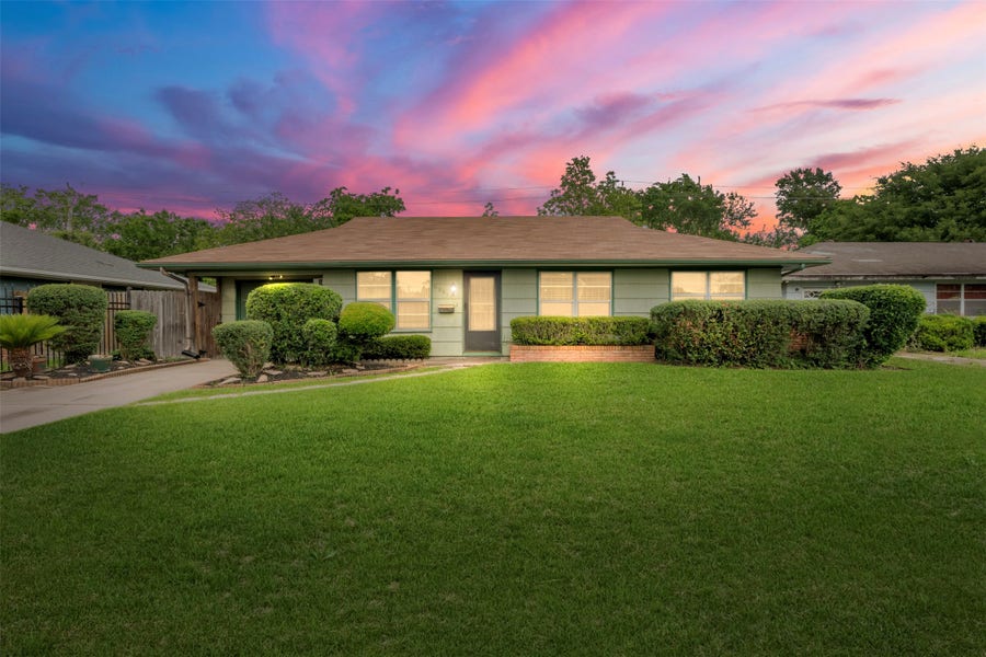 Property photo for 6807 Kingsway Drive, Houston, TX