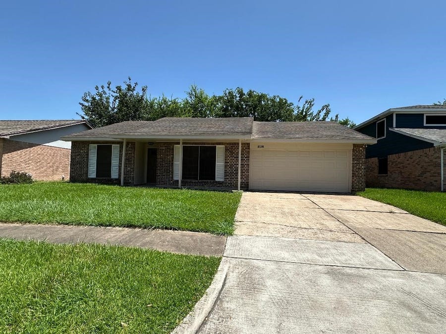 Property photo for 13910 Towne Way Drive, Sugar Land, TX