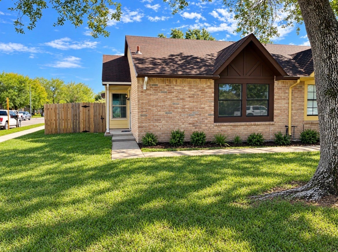 5620 Hollow Pines Drive, Houston, TX 77049 5620 Hollow Pines Drive, Houston, TX 77049