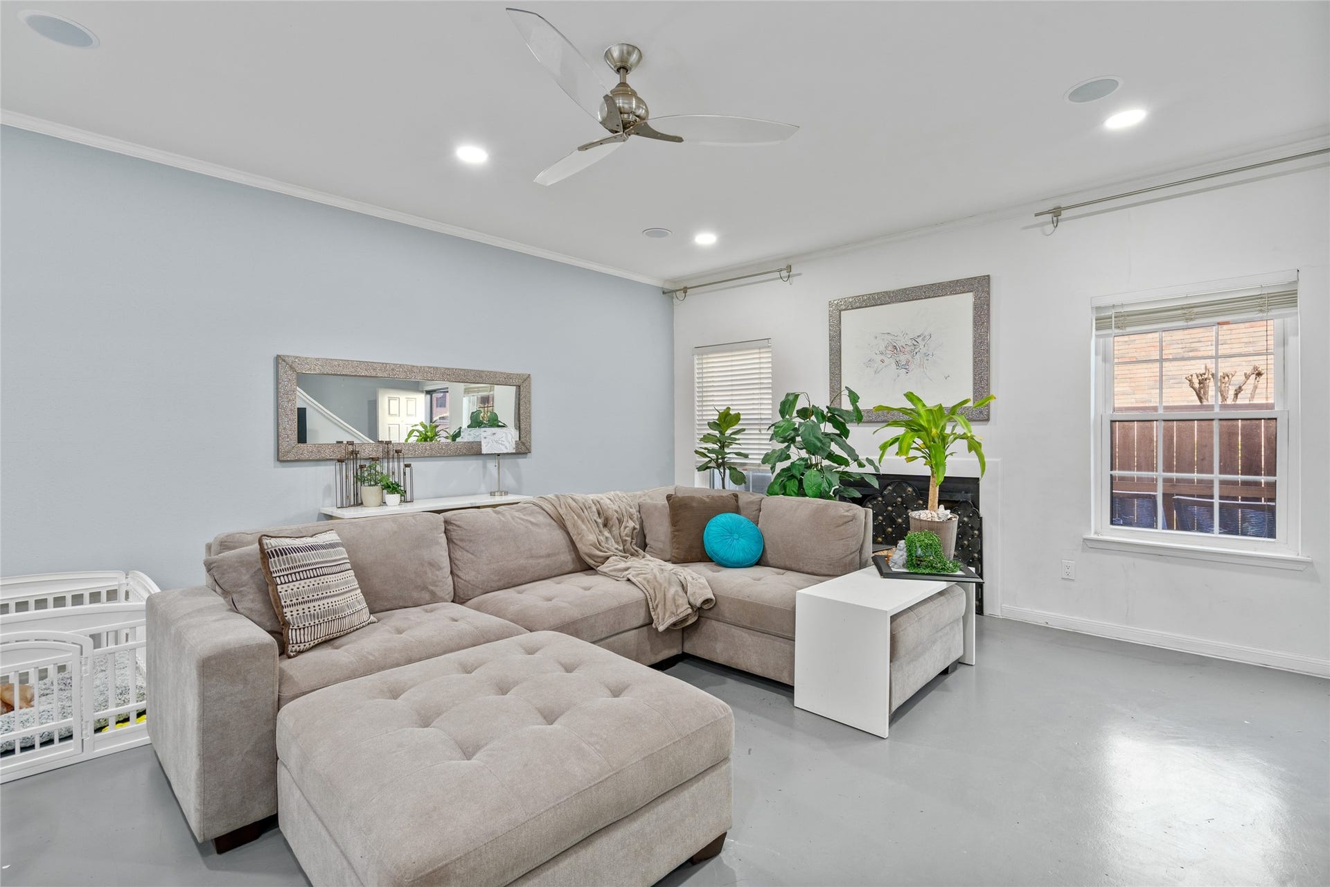 9850 Pagewood Lane, #1302, Houston, TX 77042 Welcome to 9850 Pagewood Lane #1302! This charming townhome offers a perfect blend of comfort and convenience with thoughtfully designed living spaces. Featuring modern finishes, spacious rooms, and a functional layout, this home is ideal for those seeking low-maintenance living in a prime location. With easy access to shopping, dining, and major highways, you'll love the lifestyle this townhome provides.
