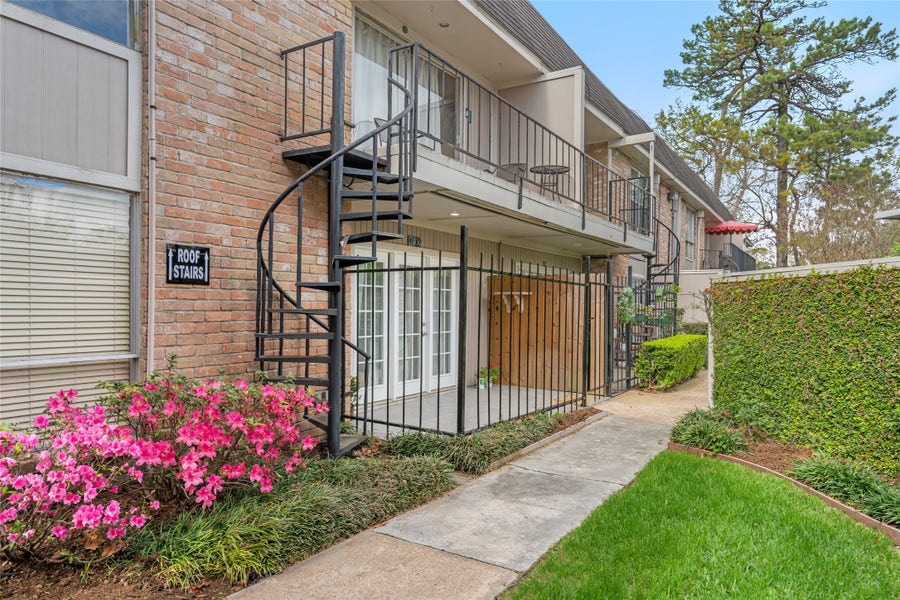 Property photo for 2238 S Piney Point Road, #102, Houston, TX