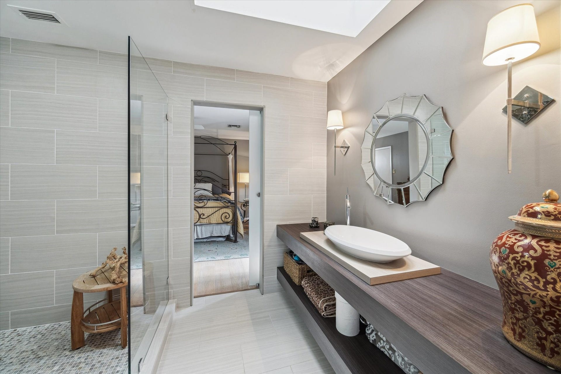 23414 Holly Hollow Street, Tomball, TX 77377 Jack & Jill bathroom connecting two guest bedrooms, featuring elegant finishes and a thoughtful layout for comfort and convenience.