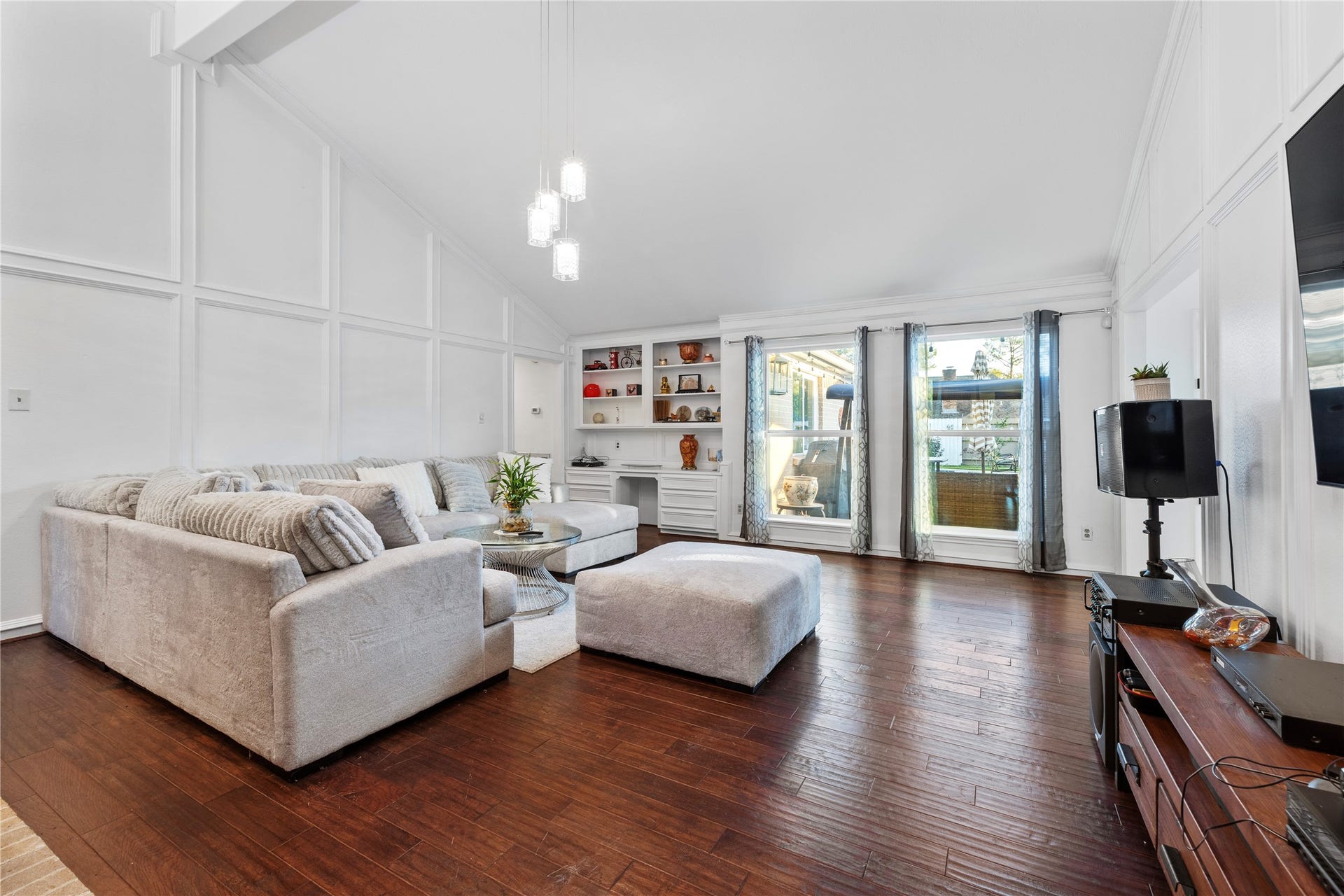 15035 Vistamont Drive, Houston, TX 77083 15035 Vistamont Drive, Houston, TX 77083