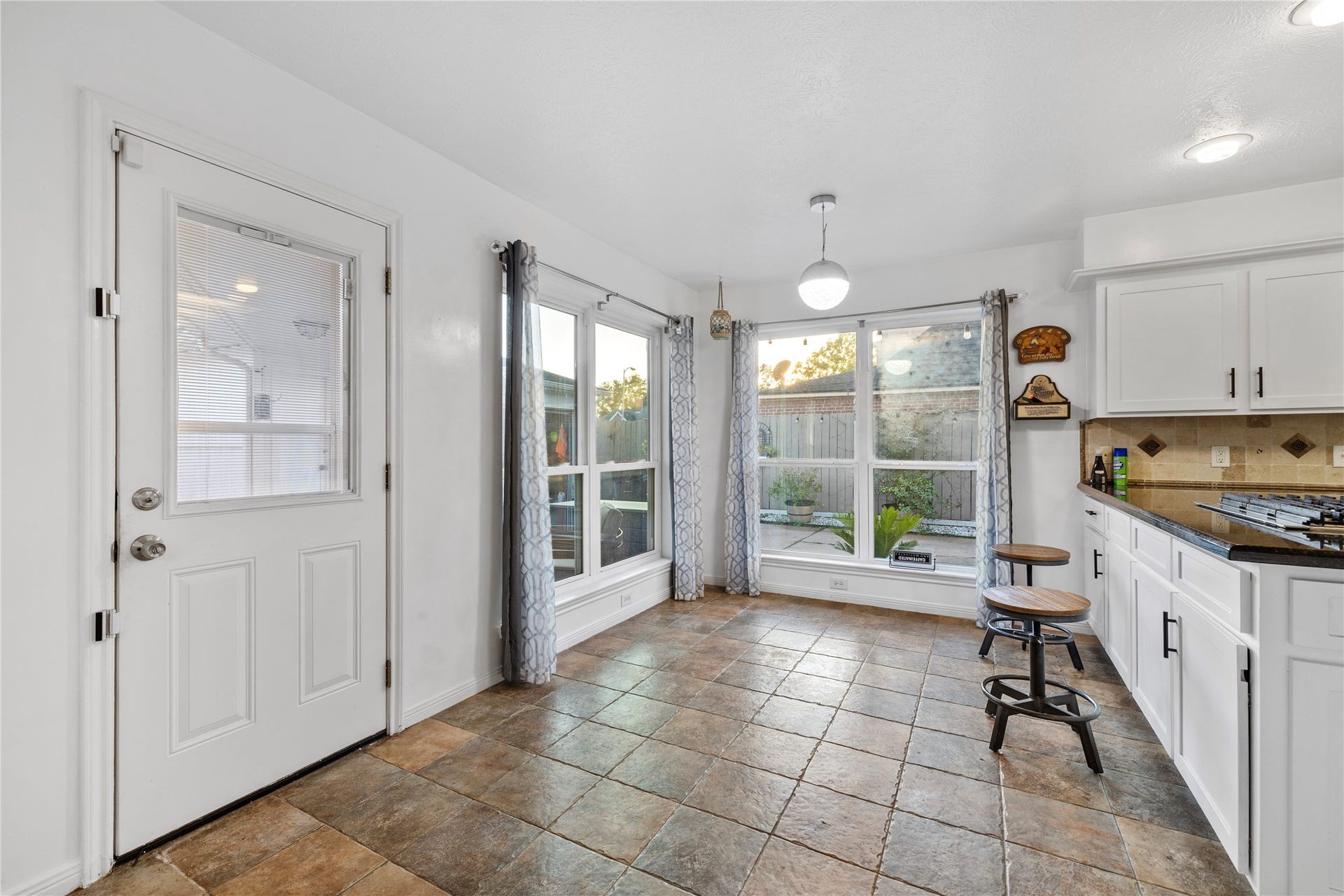 15035 Vistamont Drive, Houston, TX 77083 15035 Vistamont Drive, Houston, TX 77083