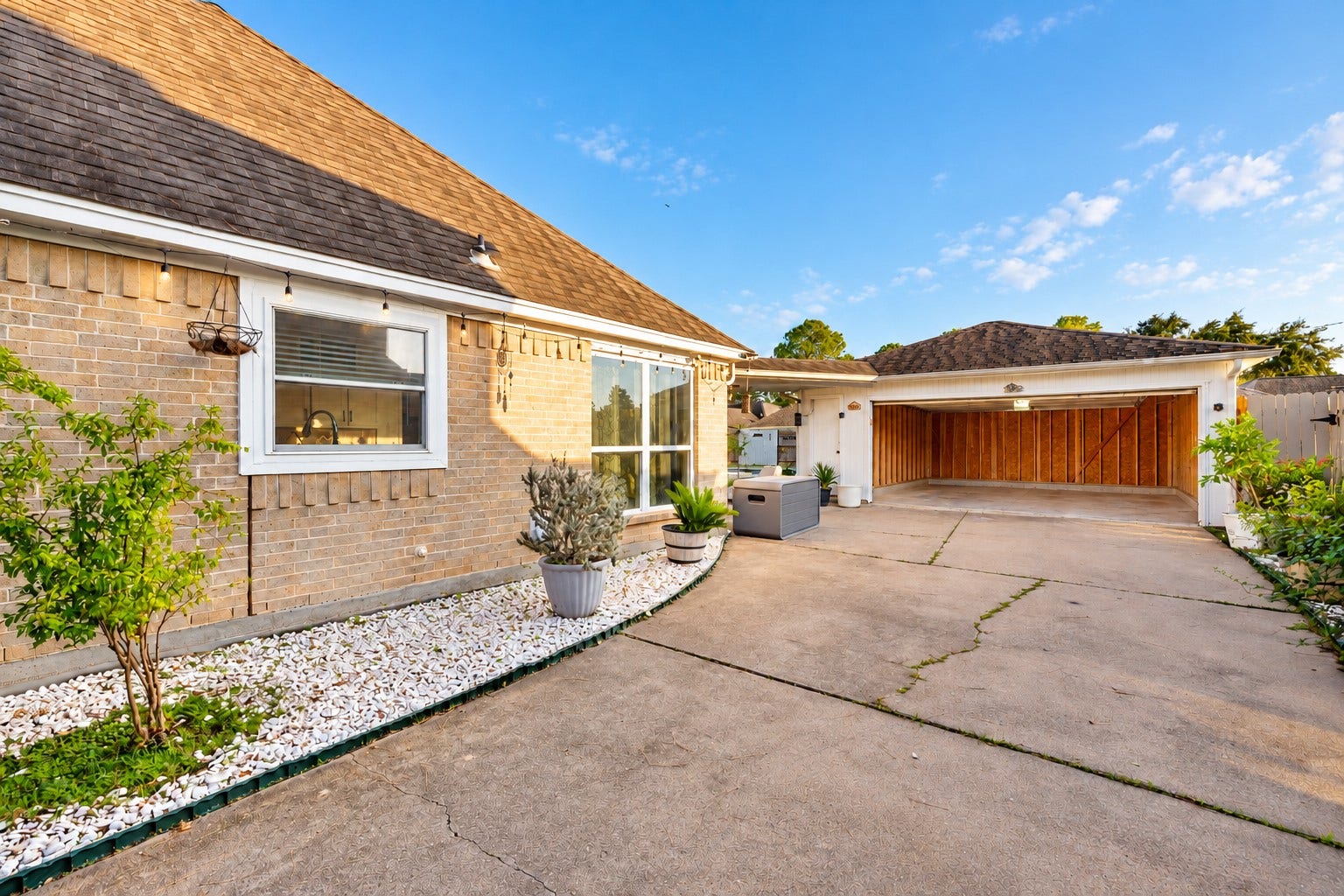 15035 Vistamont Drive, Houston, TX 77083 15035 Vistamont Drive, Houston, TX 77083
