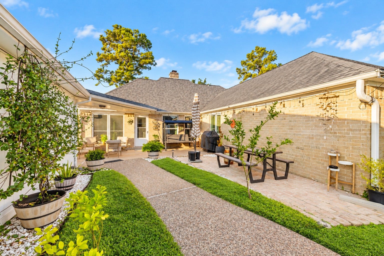 15035 Vistamont Drive, Houston, TX 77083 15035 Vistamont Drive, Houston, TX 77083