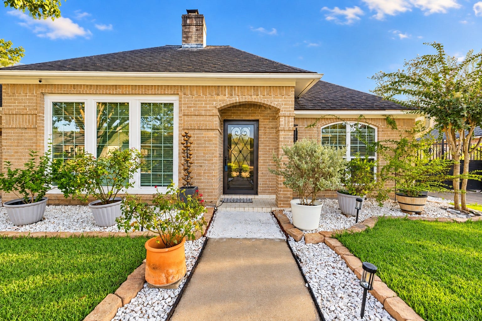 15035 Vistamont Drive, Houston, TX 77083 15035 Vistamont Drive, Houston, TX 77083