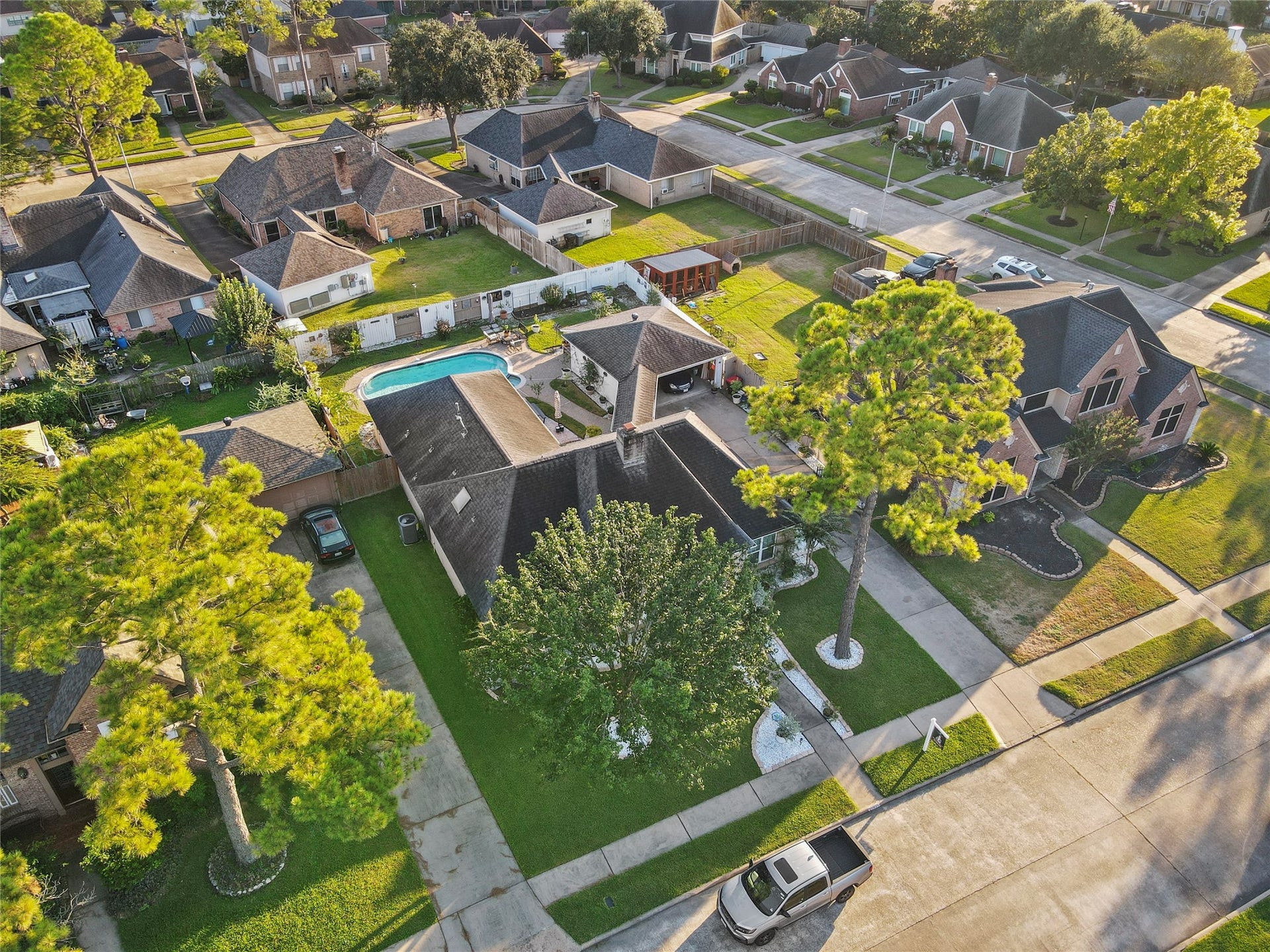 15035 Vistamont Drive, Houston, TX 77083 15035 Vistamont Drive, Houston, TX 77083