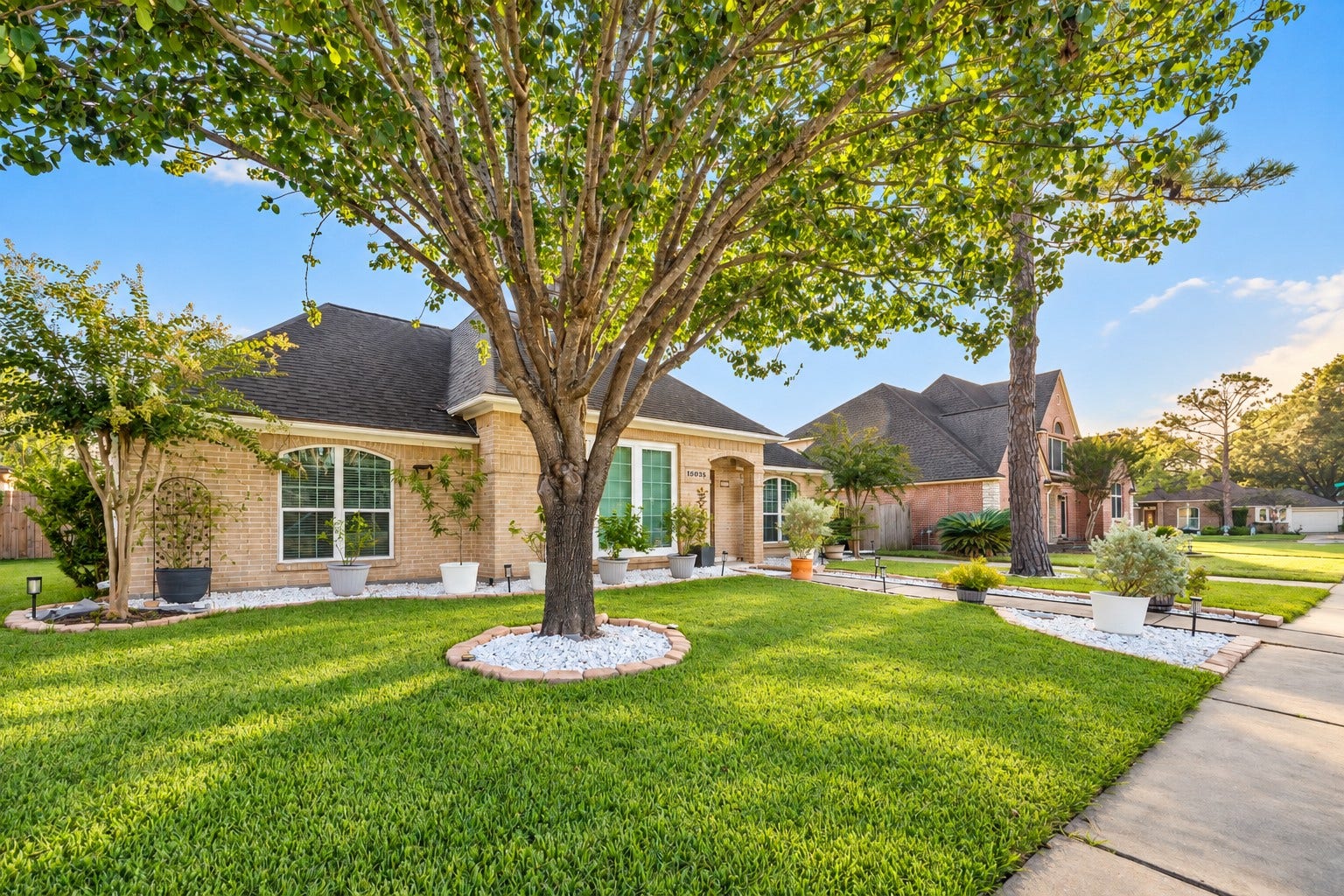 15035 Vistamont Drive, Houston, TX 77083 15035 Vistamont Drive, Houston, TX 77083