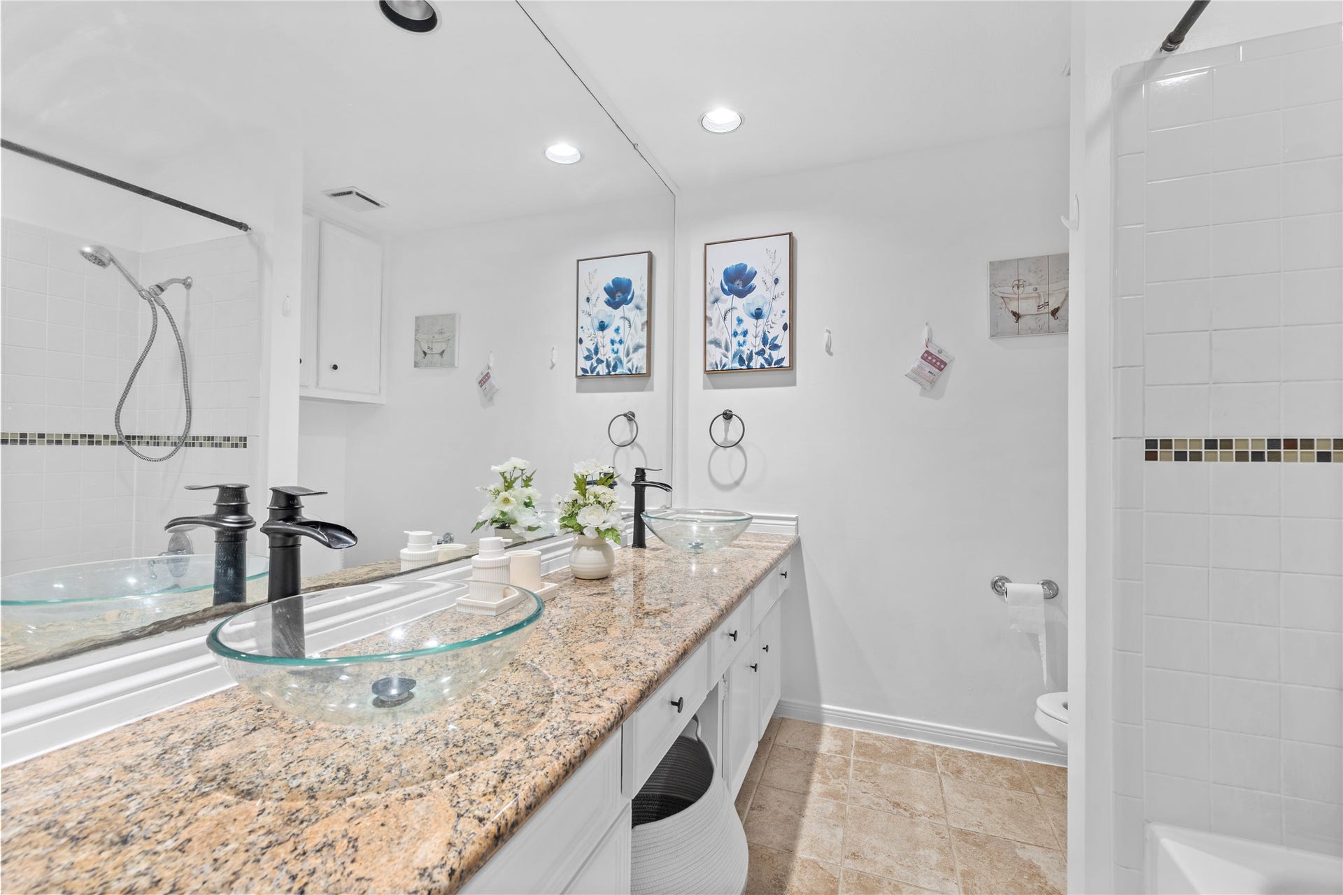 15035 Vistamont Drive, Houston, TX 77083 15035 Vistamont Drive, Houston, TX 77083