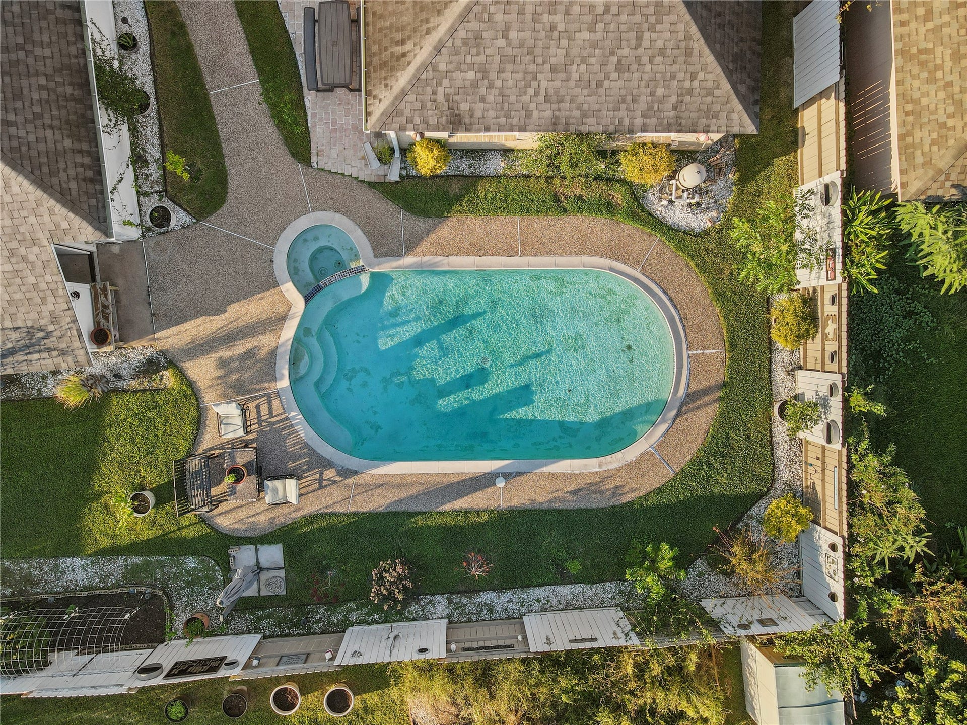 15035 Vistamont Drive, Houston, TX 77083 15035 Vistamont Drive, Houston, TX 77083