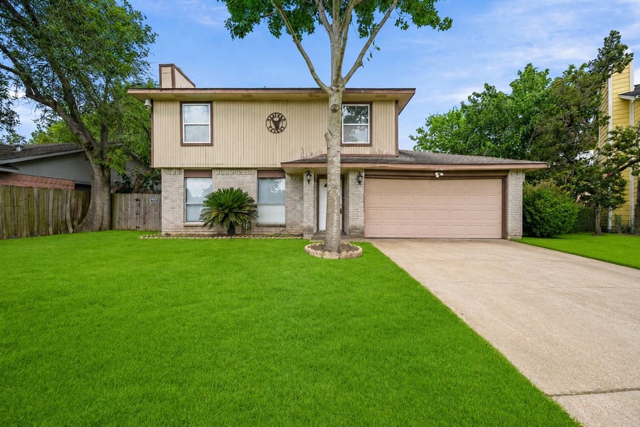Property photo for 6910 Paso Del Sol Drive, Houston, TX