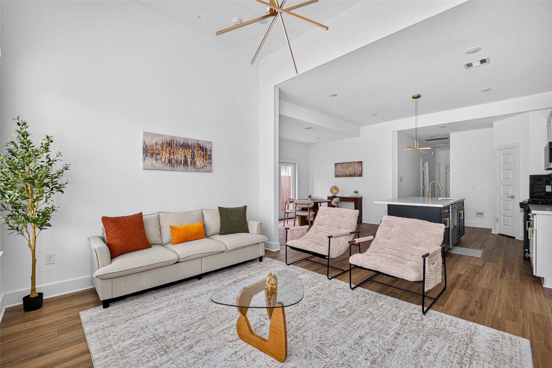 9309 Caddo Road, #A, Houston, TX 77078 Effortlessly blending style and functionality, this open-concept layout flows smoothly from the warm, wood-look floors of the living area straight into the heart of the home.
