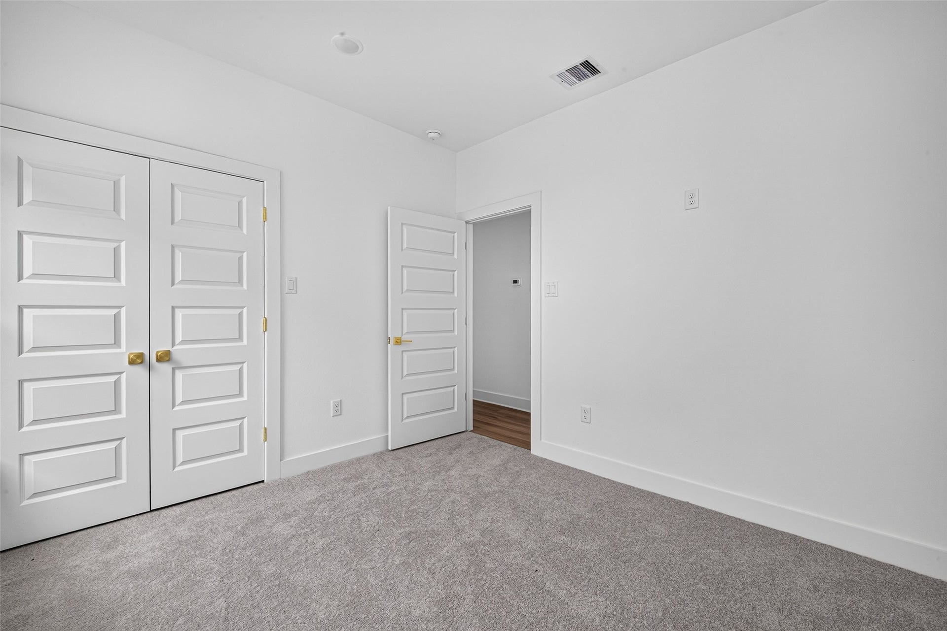 9309 Caddo Road, #A, Houston, TX 77078 Designed for comfort and versatility, featuring cozy carpet, crisp modern doors, and plenty of closet storage to keep things clutter-free.