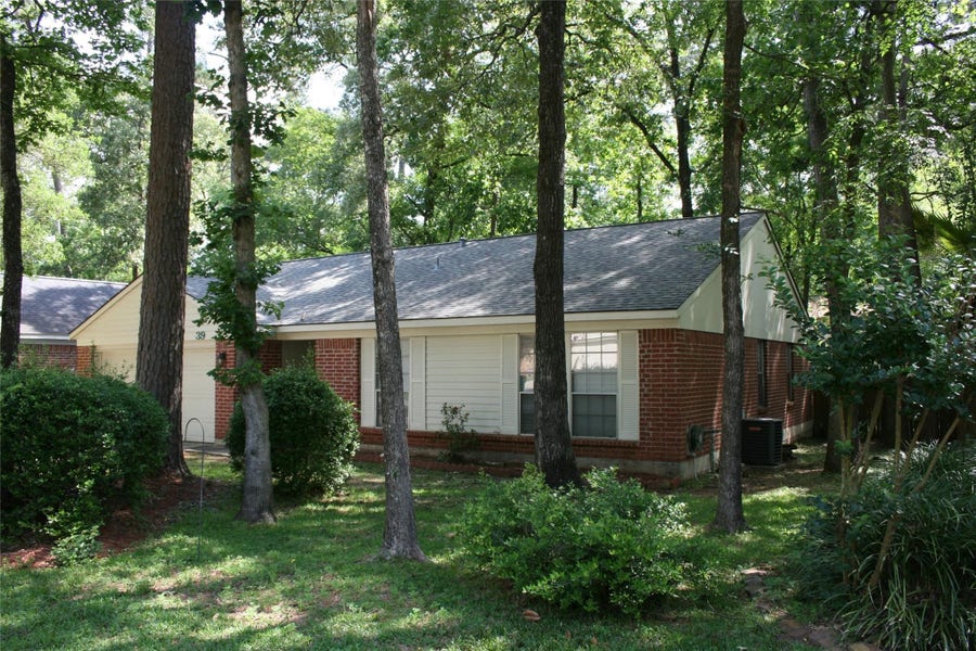 Property photo for 39 S White Pebble Court, The Woodlands, TX