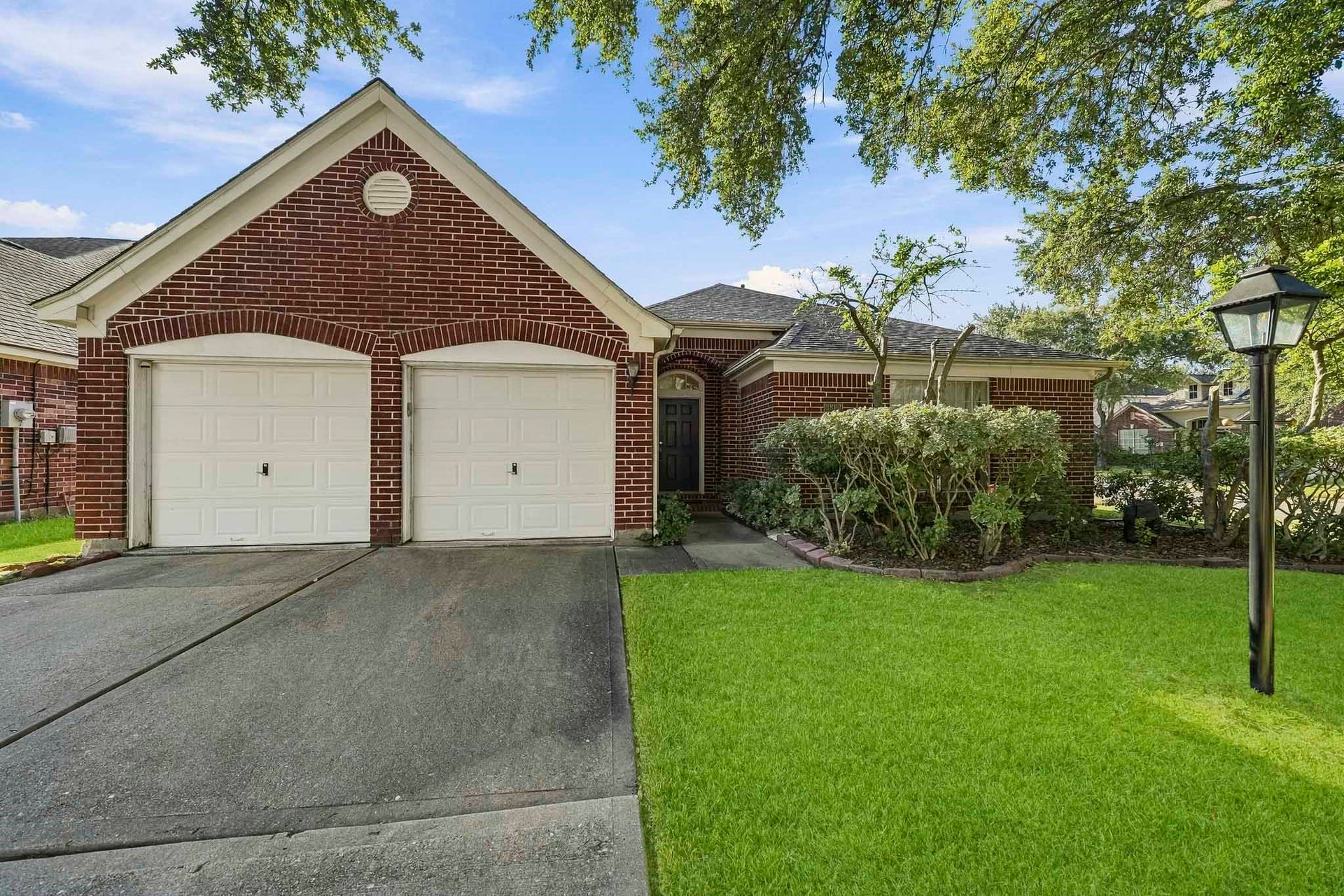3802 Shady Breeze Drive, Houston, TX 77082