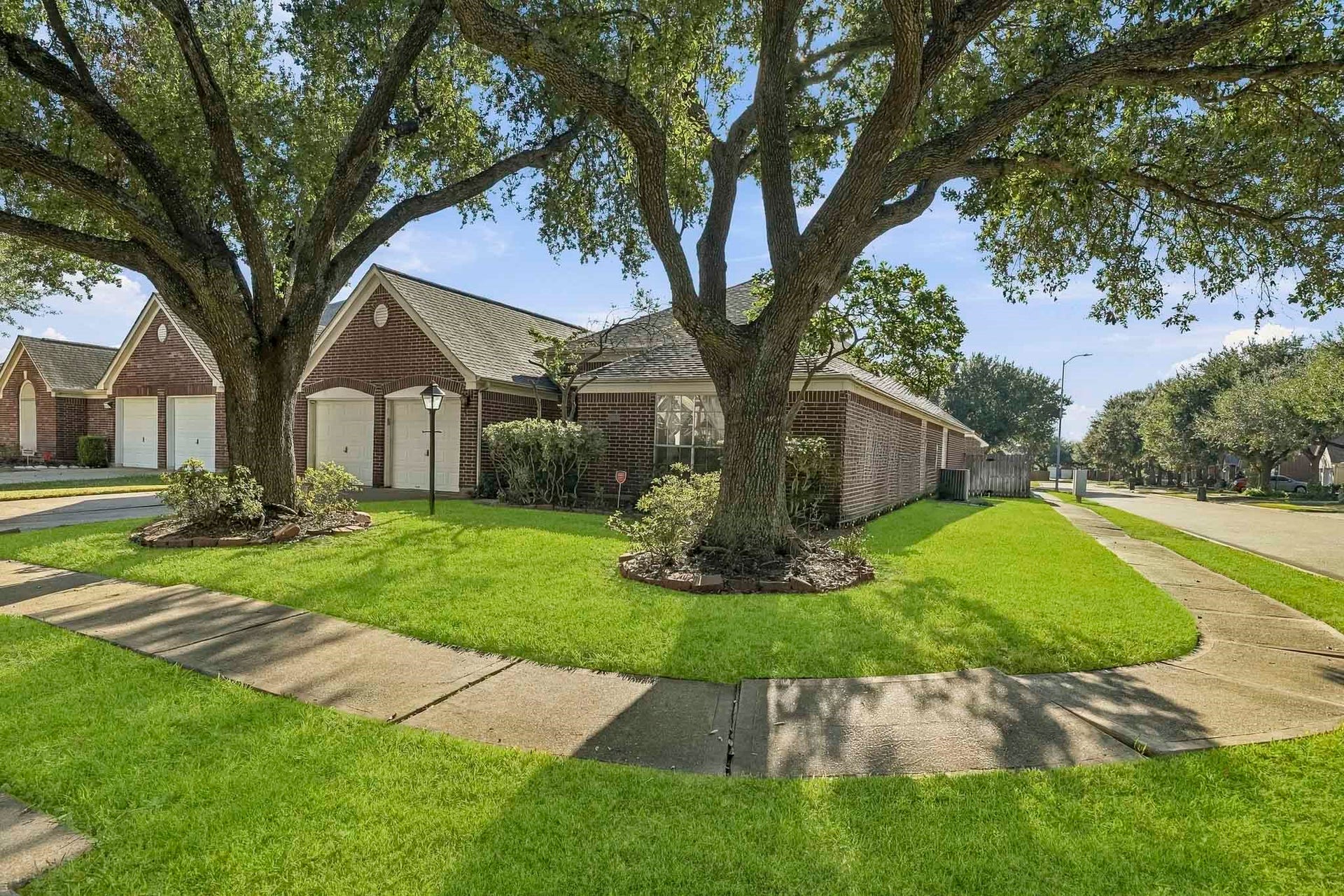 3802 Shady Breeze Drive, Houston, TX 77082