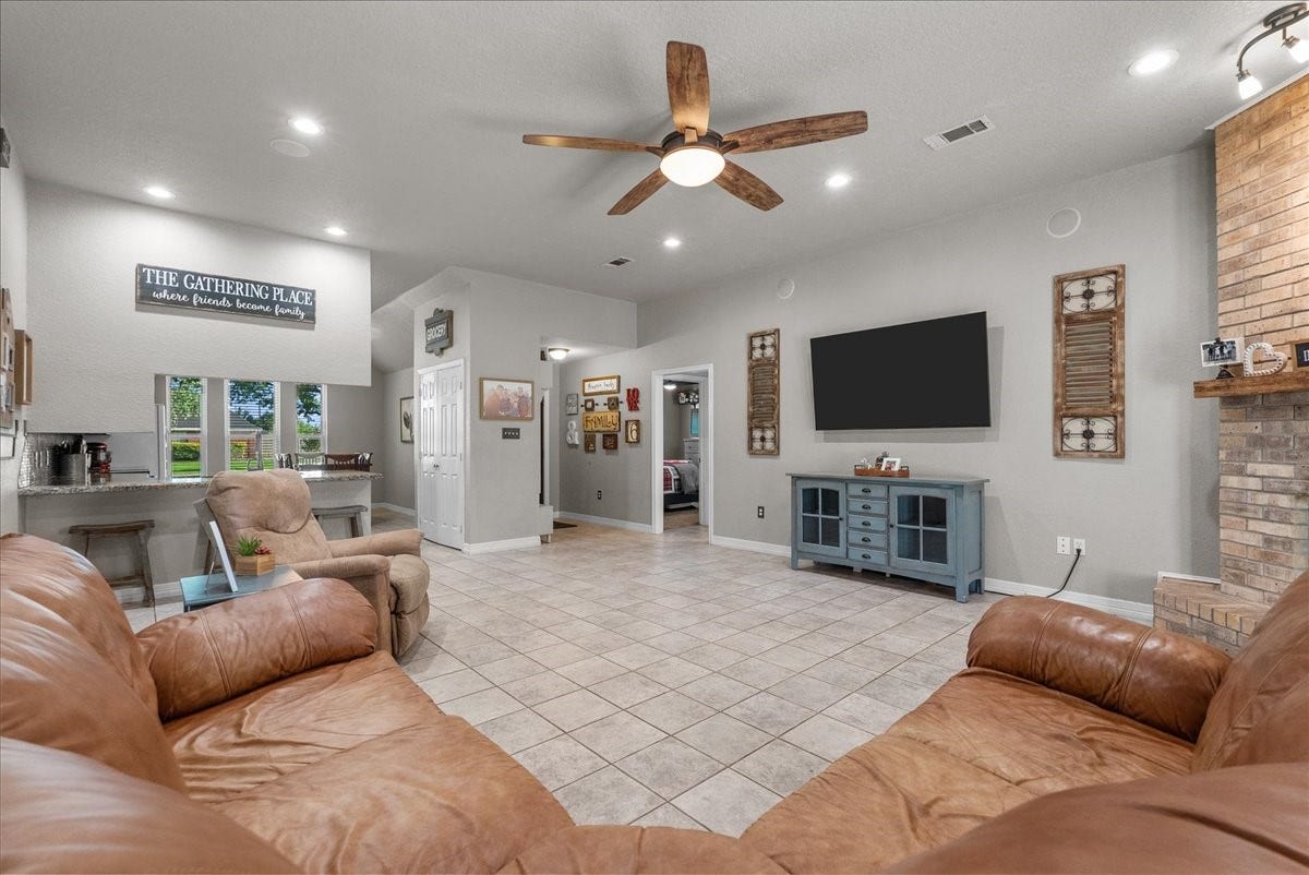 14018 Cimarron Road, Santa Fe, TX 77517 14018 Cimarron Road, Santa Fe, TX 77517