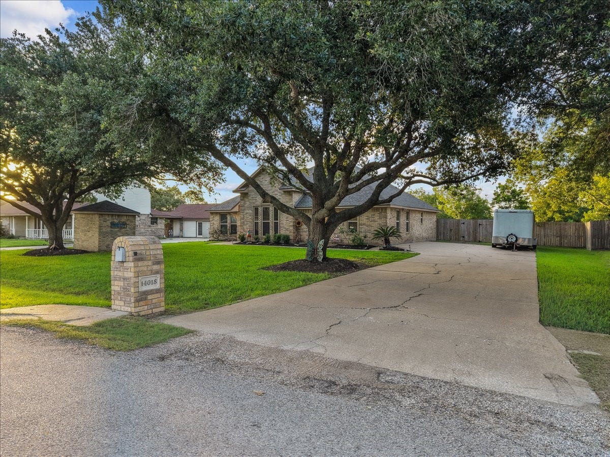 14018 Cimarron Road, Santa Fe, TX 77517 14018 Cimarron Road, Santa Fe, TX 77517